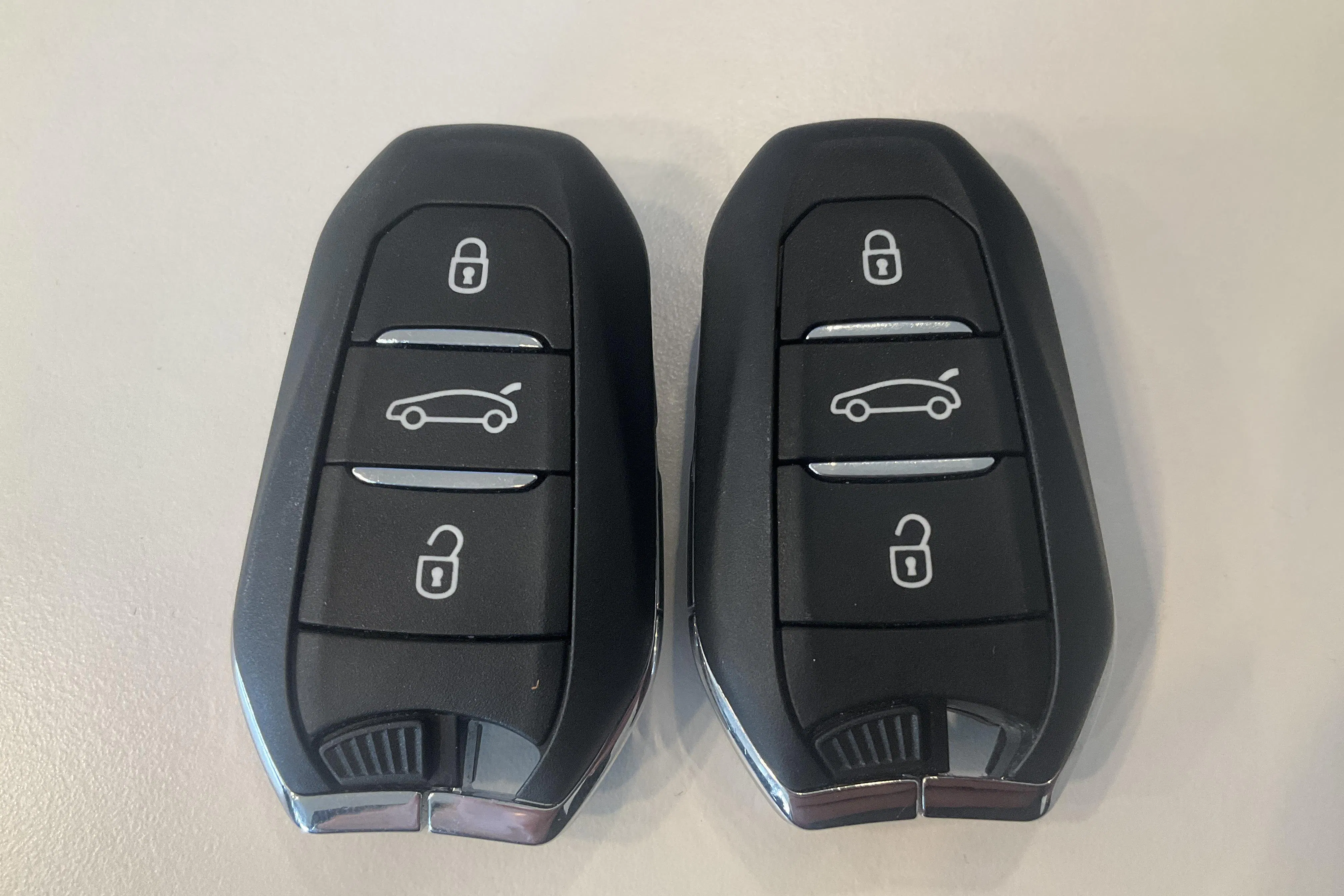 Presentationsfoto 19 av 19: Peugeot 408 PureTech (130hk) - 1 508 mil - Automat - blå - 2024