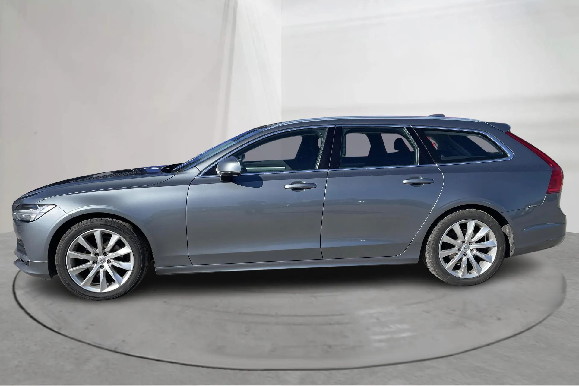 Presentationsfoto 2 av 17: Volvo V90 D4 AWD (190hk) - 24 383 mil - Automat - grå - 2019