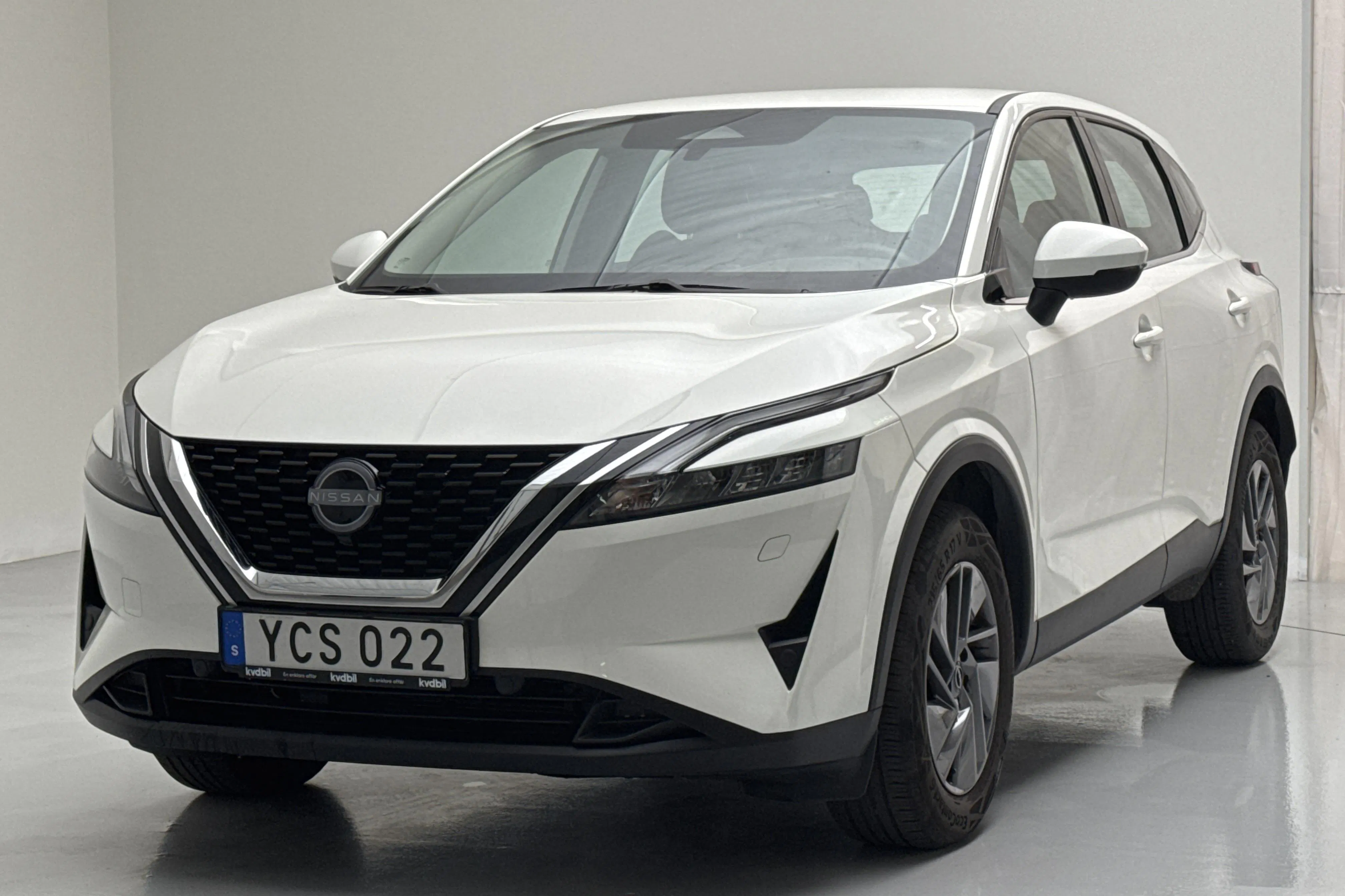 Presentation photo 1 of 12: Nissan Qashqai 1.3 MHEV (140hk) - 44 130 km - Manual - white - 2022