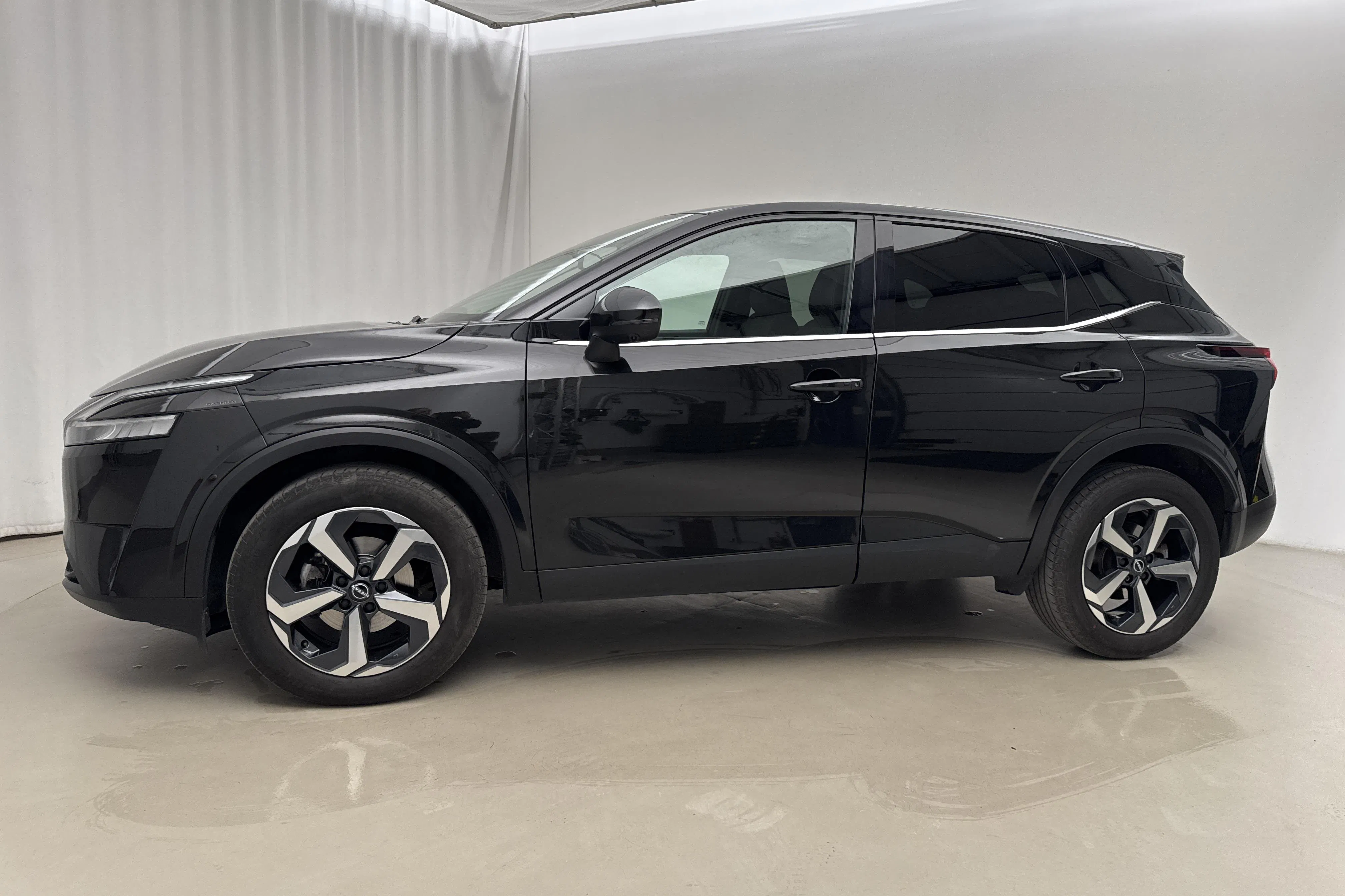 Presentationsfoto 2 av 18: Nissan Qashqai 1.3 MHEV (158hk) - 3 864 mil - Automat - svart - 2023