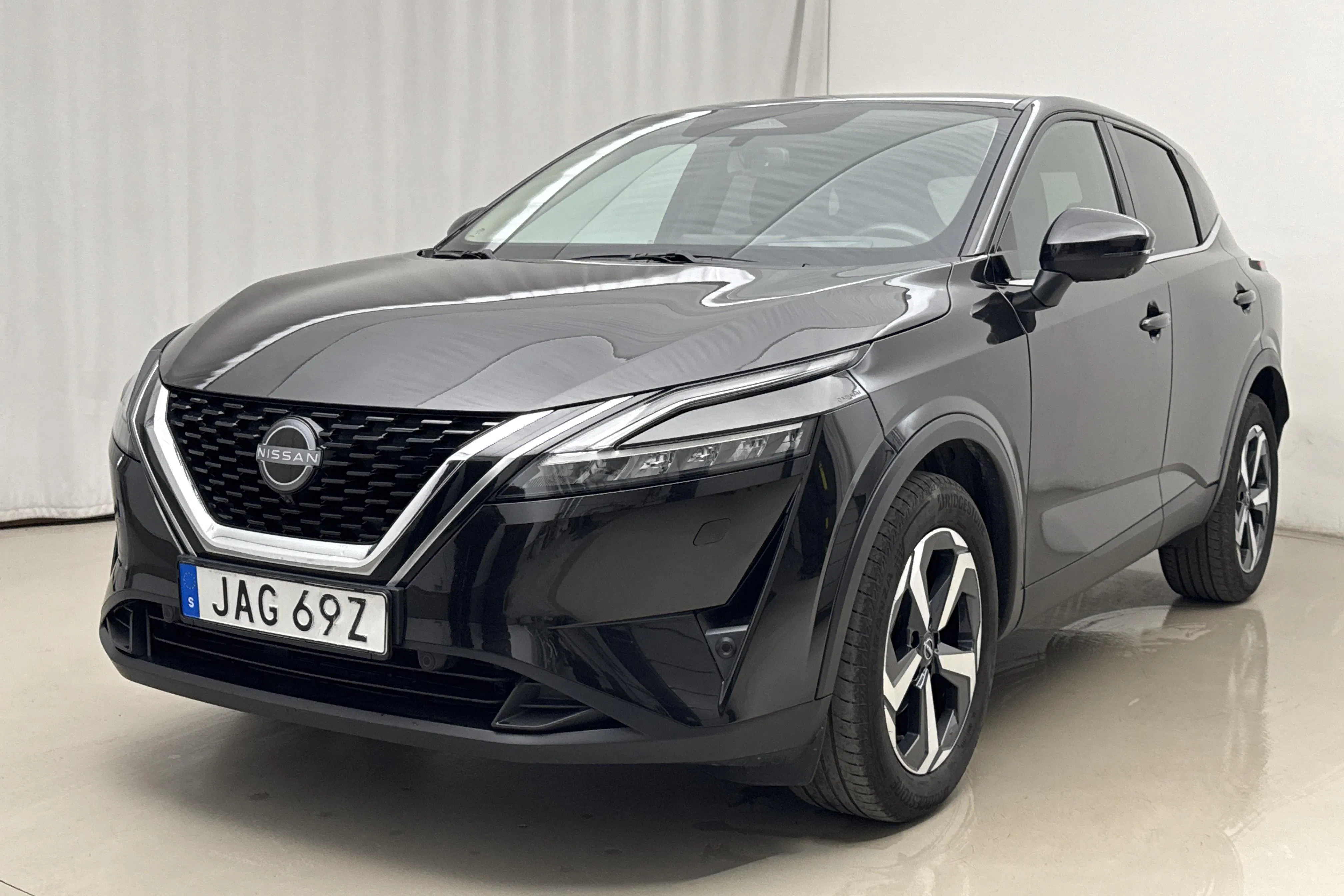 Presentationsfoto 1 av 18: Nissan Qashqai 1.3 MHEV (158hk) - 3 864 mil - Automat - svart - 2023