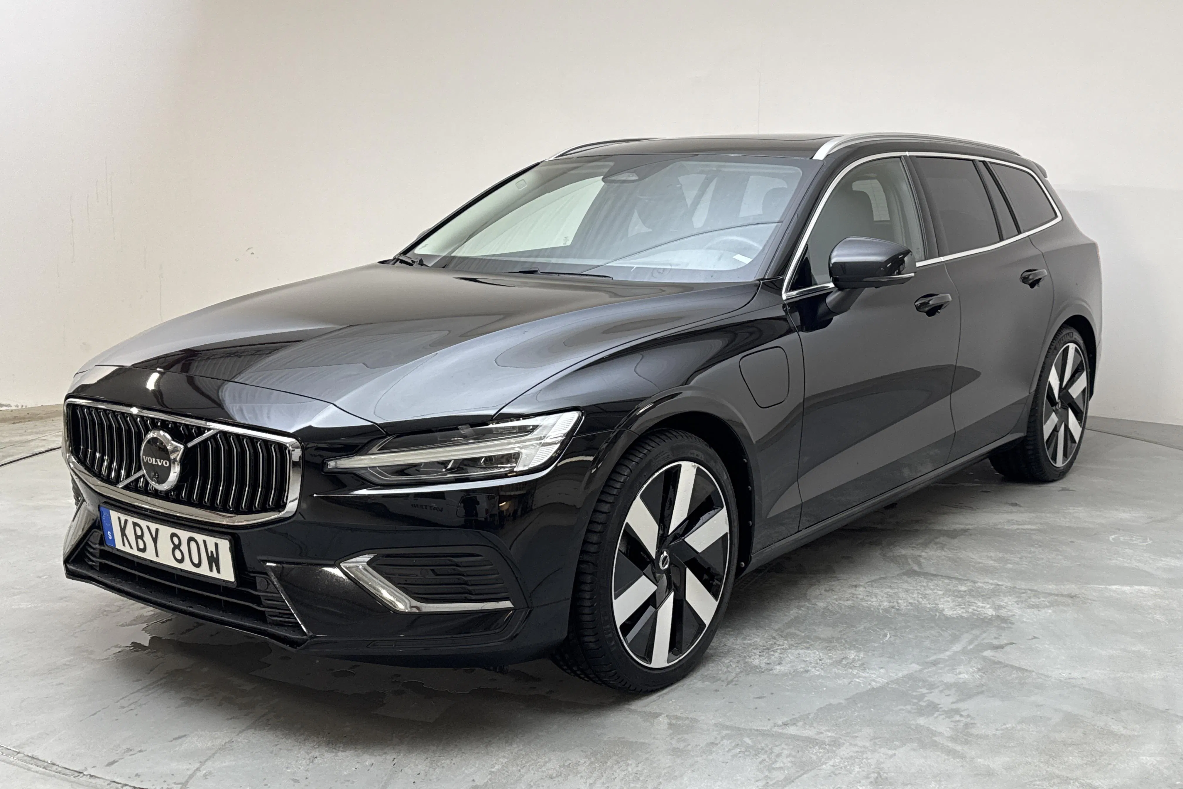 Volvo V60 T6 AWD Recharge (350hk)