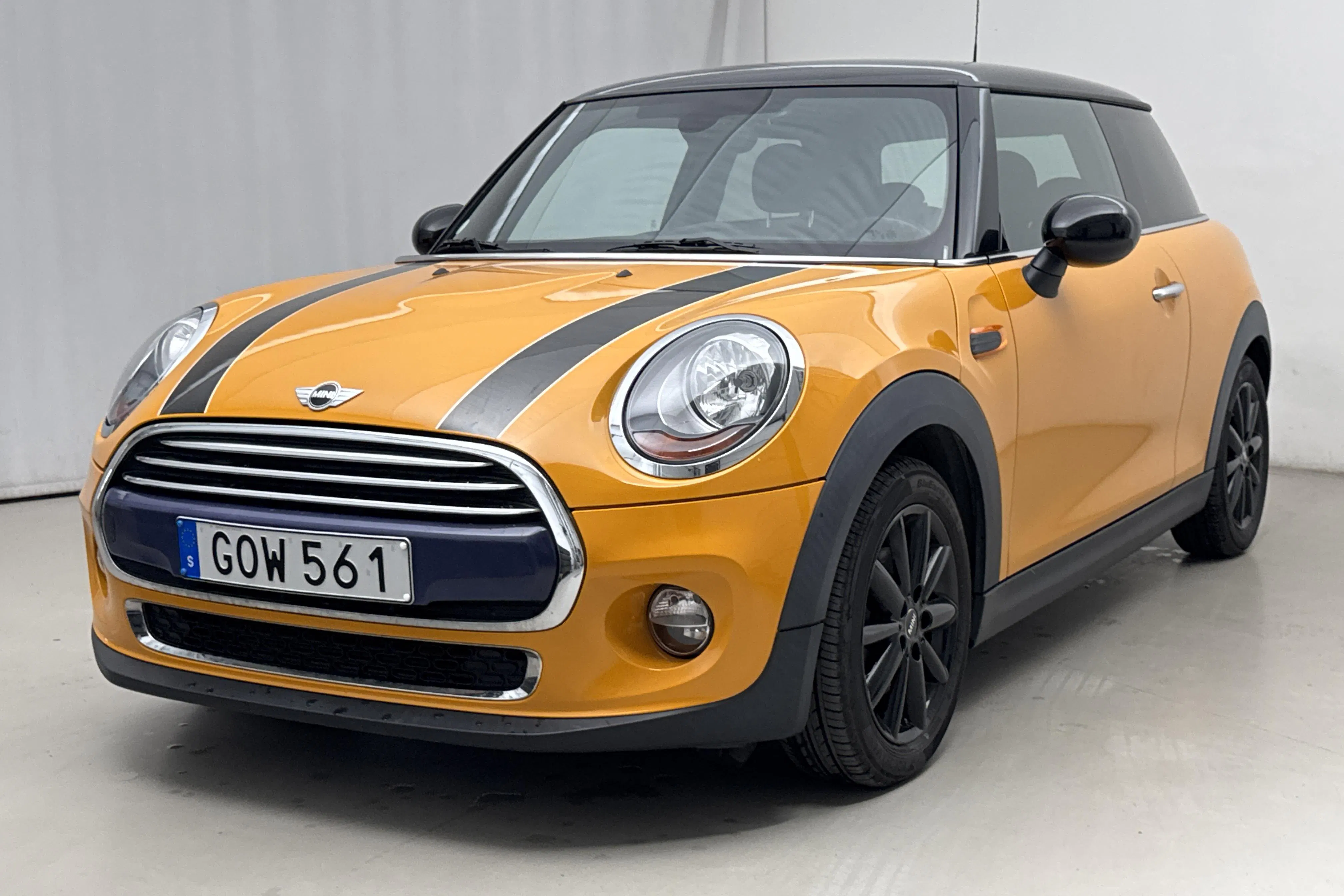 Präsentationsfoto 1 von 16: MINI Cooper 3dr (136hk) - 70 960 Kilometer - Handbuch - Orange Farbe - 2015