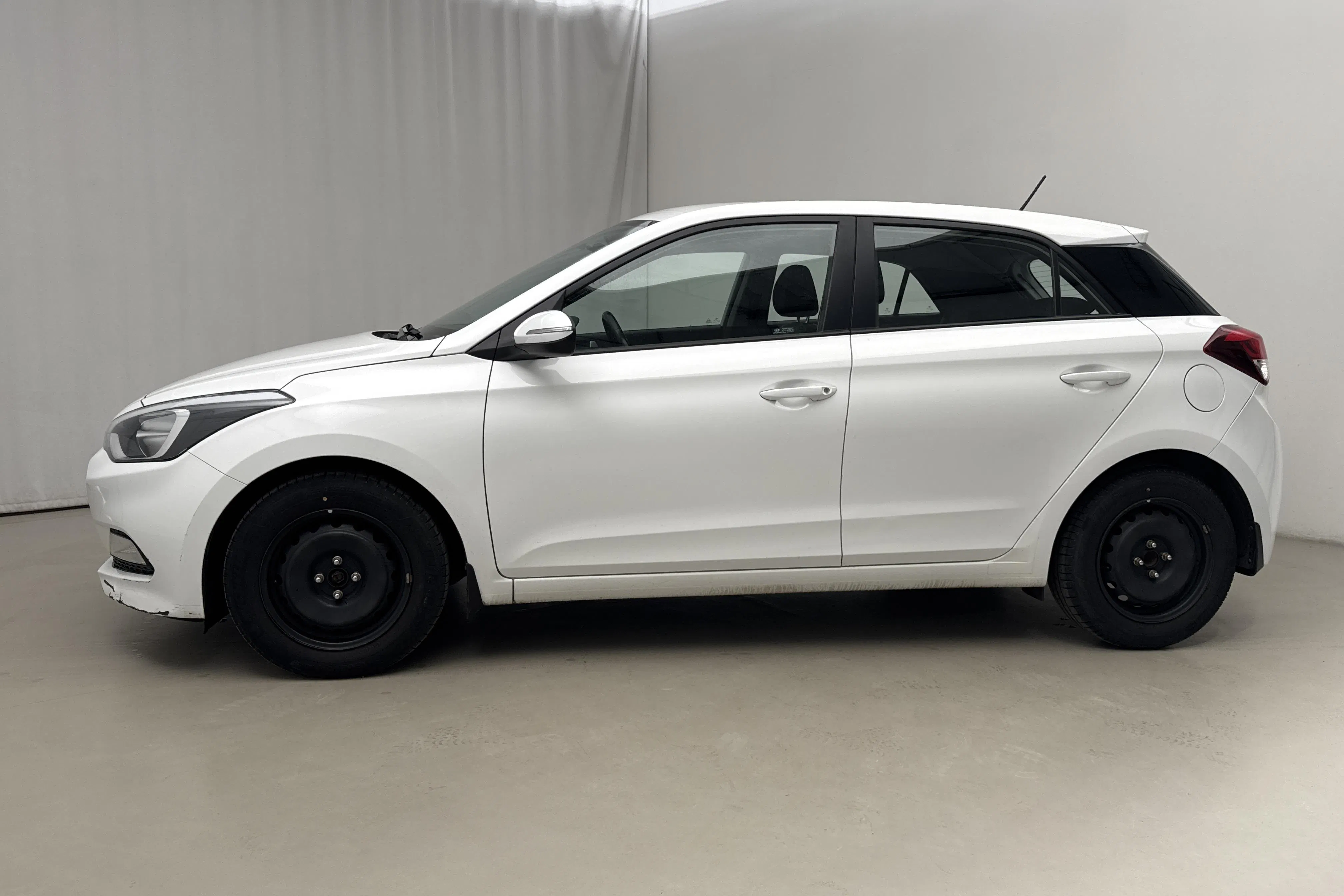 Presentationsfoto 2 av 15: Hyundai i20 1.2 (84hk) - 7 263 mil - Manuell - vit - 2015
