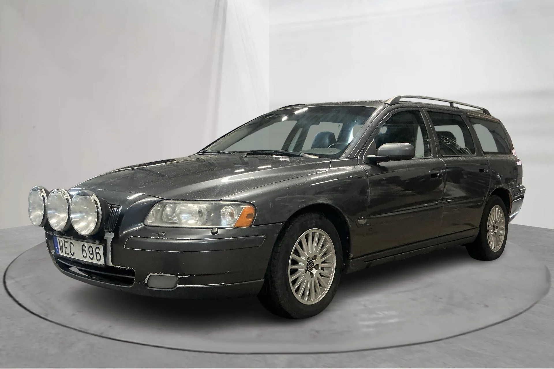 Presentation photo 1 of 14: Volvo V70 2.4D AWD (163hk) - 321 180 km - Automatic - gray - 2005