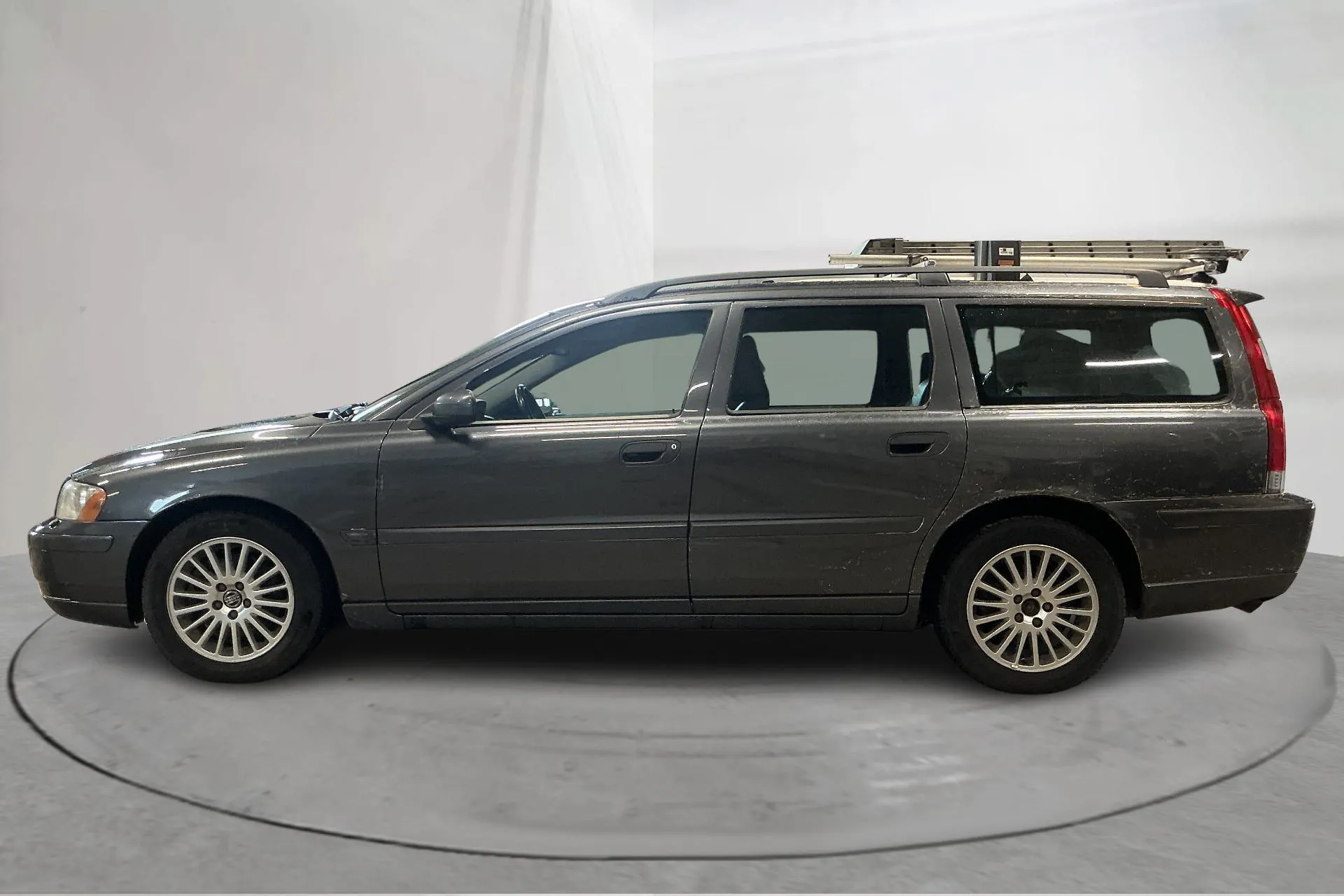 Presentation photo 2 of 14: Volvo V70 2.4D AWD (163hk) - 321 180 km - Automatic - gray - 2005