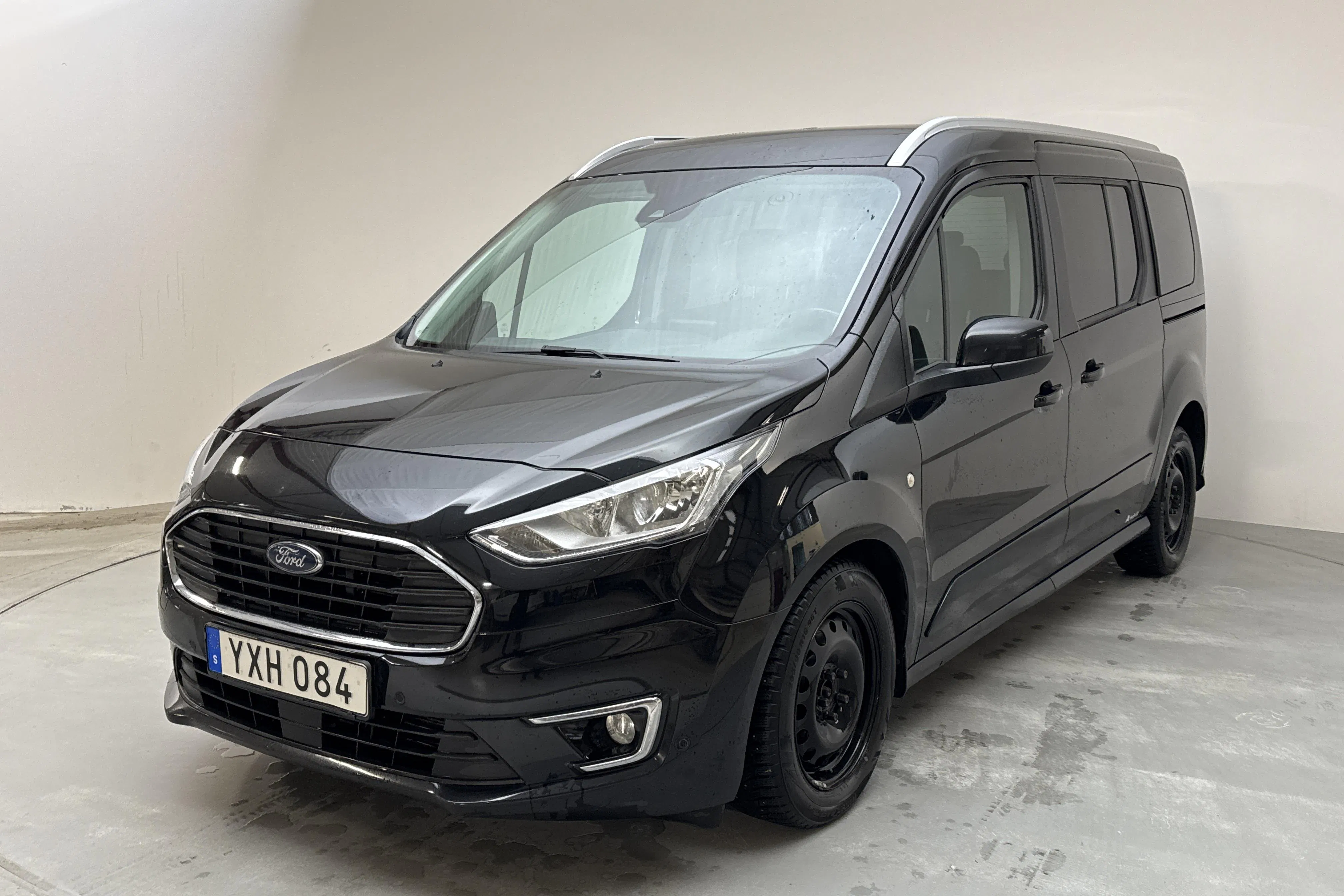 Presentationsfoto 1 av 10: Ford Grand Tourneo Connect 1.5 TDCi (120hk) - 11 407 mil - Automat - svart - 2019