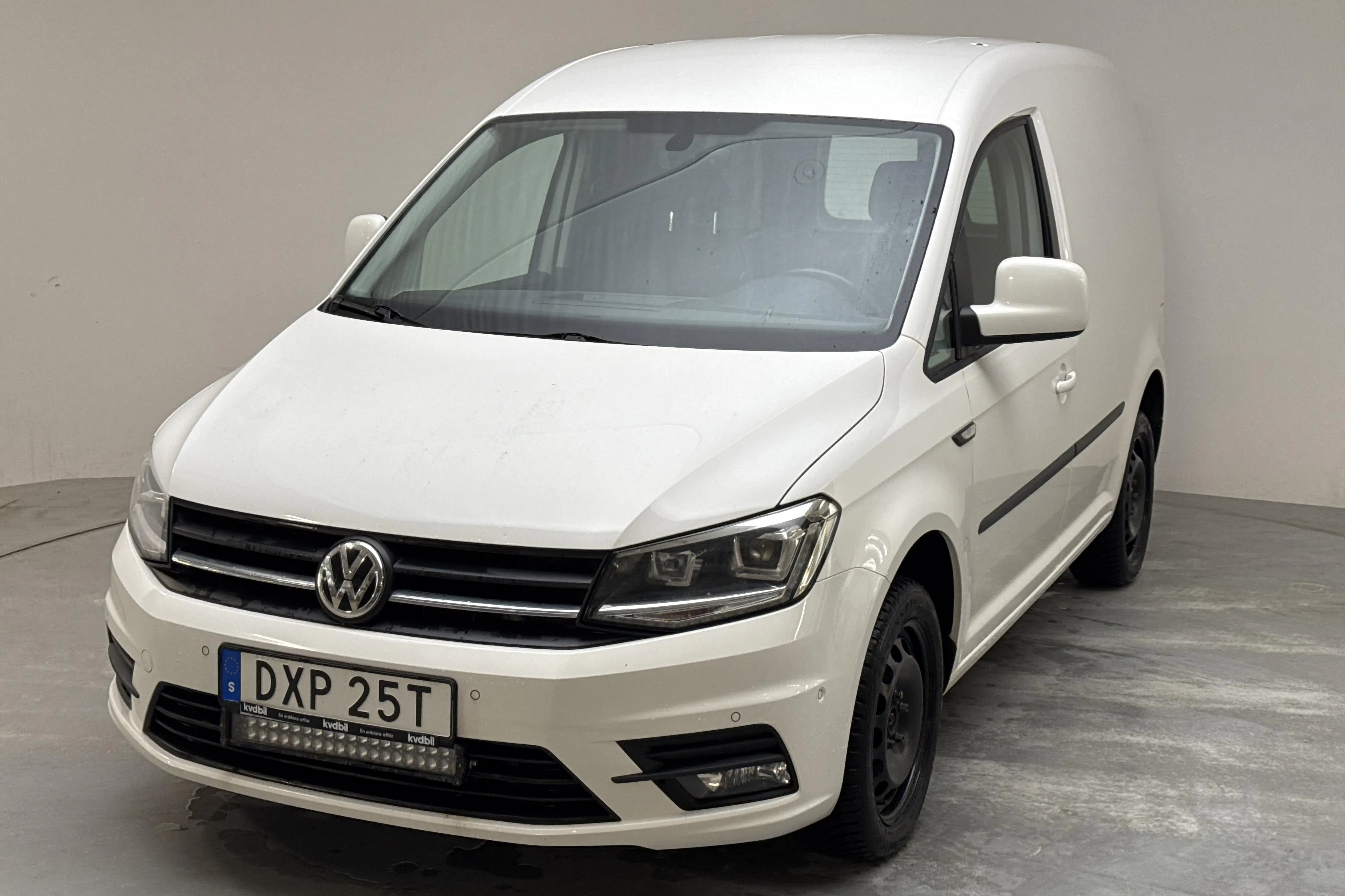 Presentationsfoto 1 av 10: VW Caddy 2.0 TDI Skåp (102hk) - 9 898 mil - Automat - vit - 2020