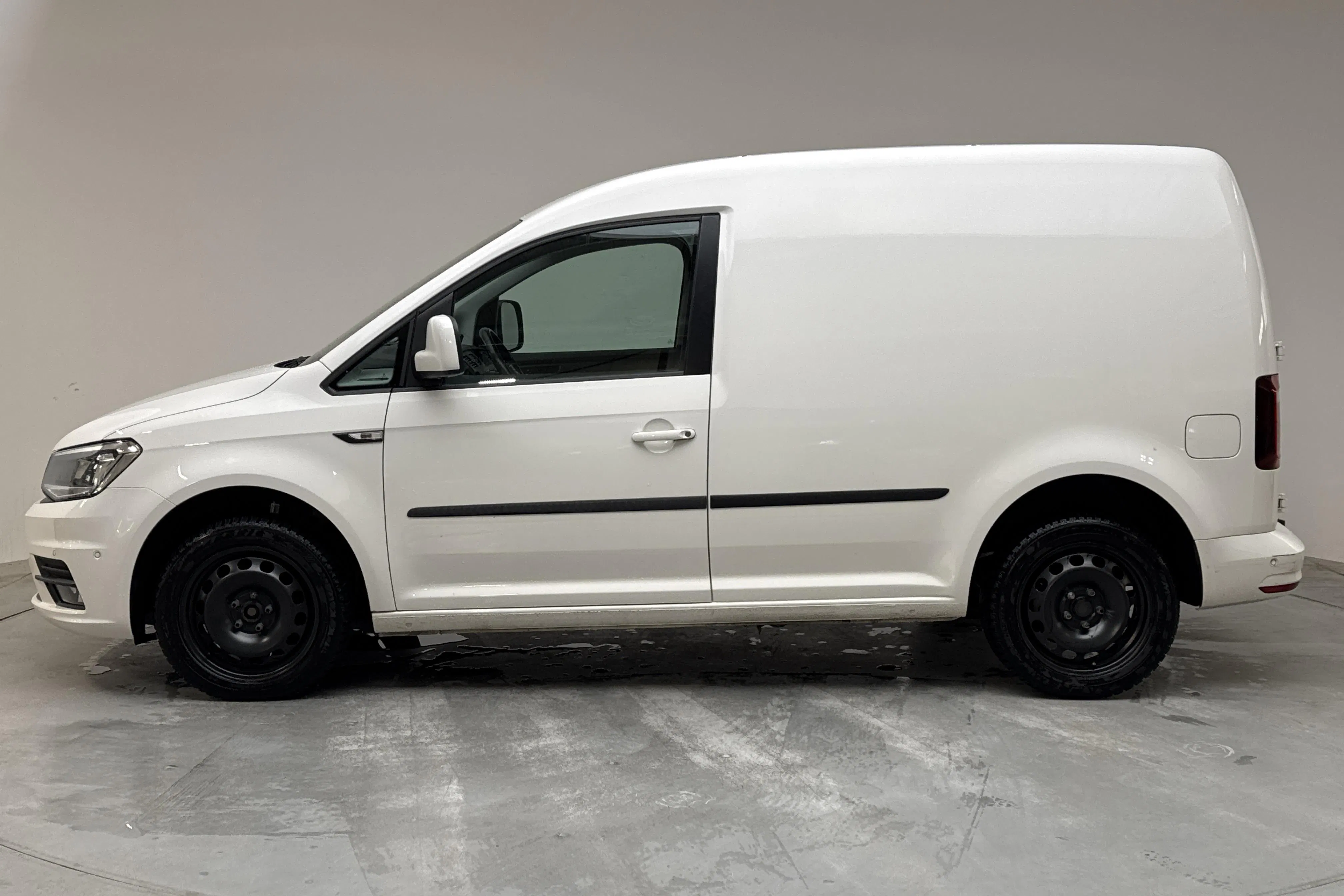 Presentationsfoto 2 av 10: VW Caddy 2.0 TDI Skåp (102hk) - 9 898 mil - Automat - vit - 2020