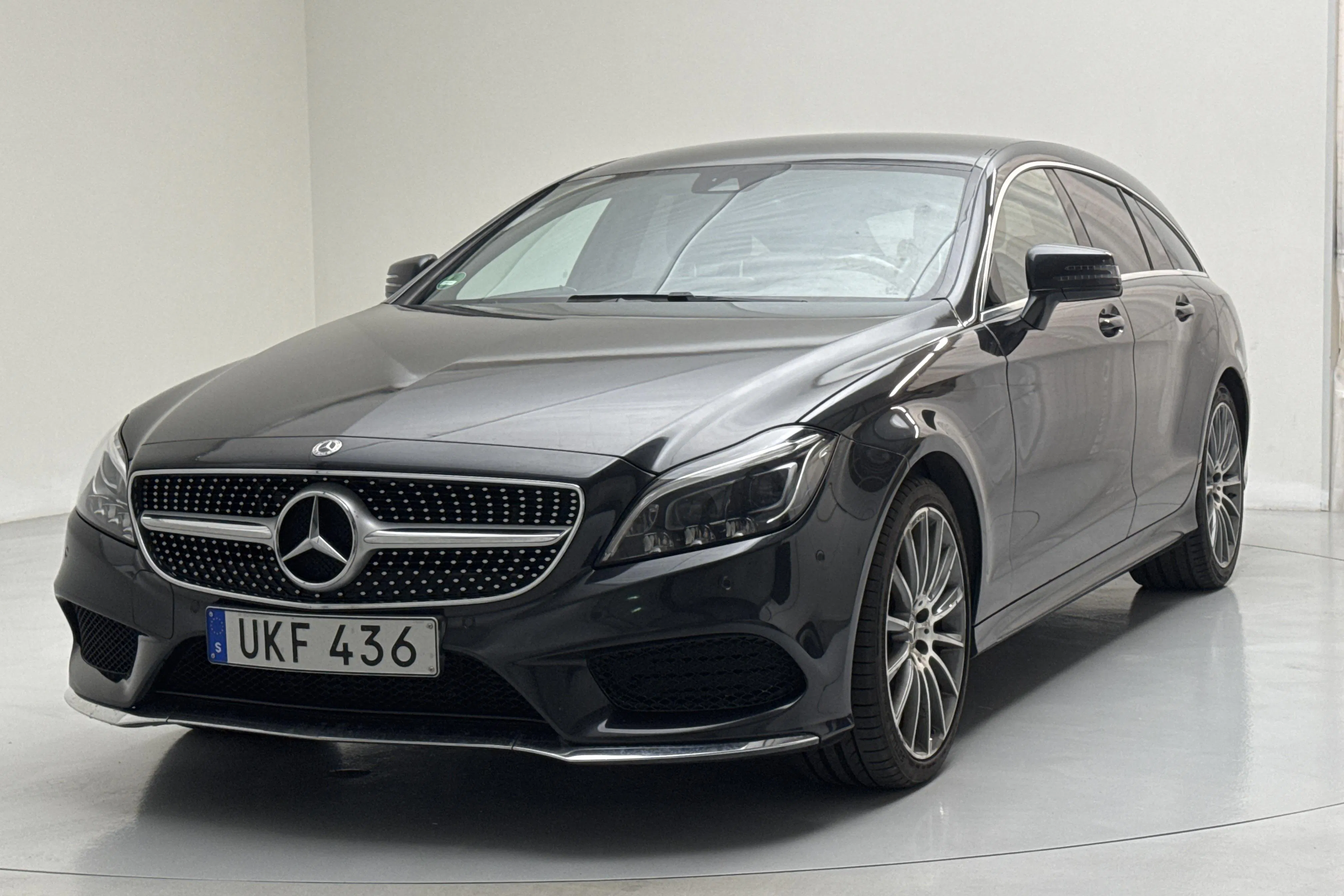 Presentationsfoto 1 av 16: Mercedes CLS 350d 4MATIC Shooting Brake X218 (258hk) - 13 926 mil - Automat - svart - 2017