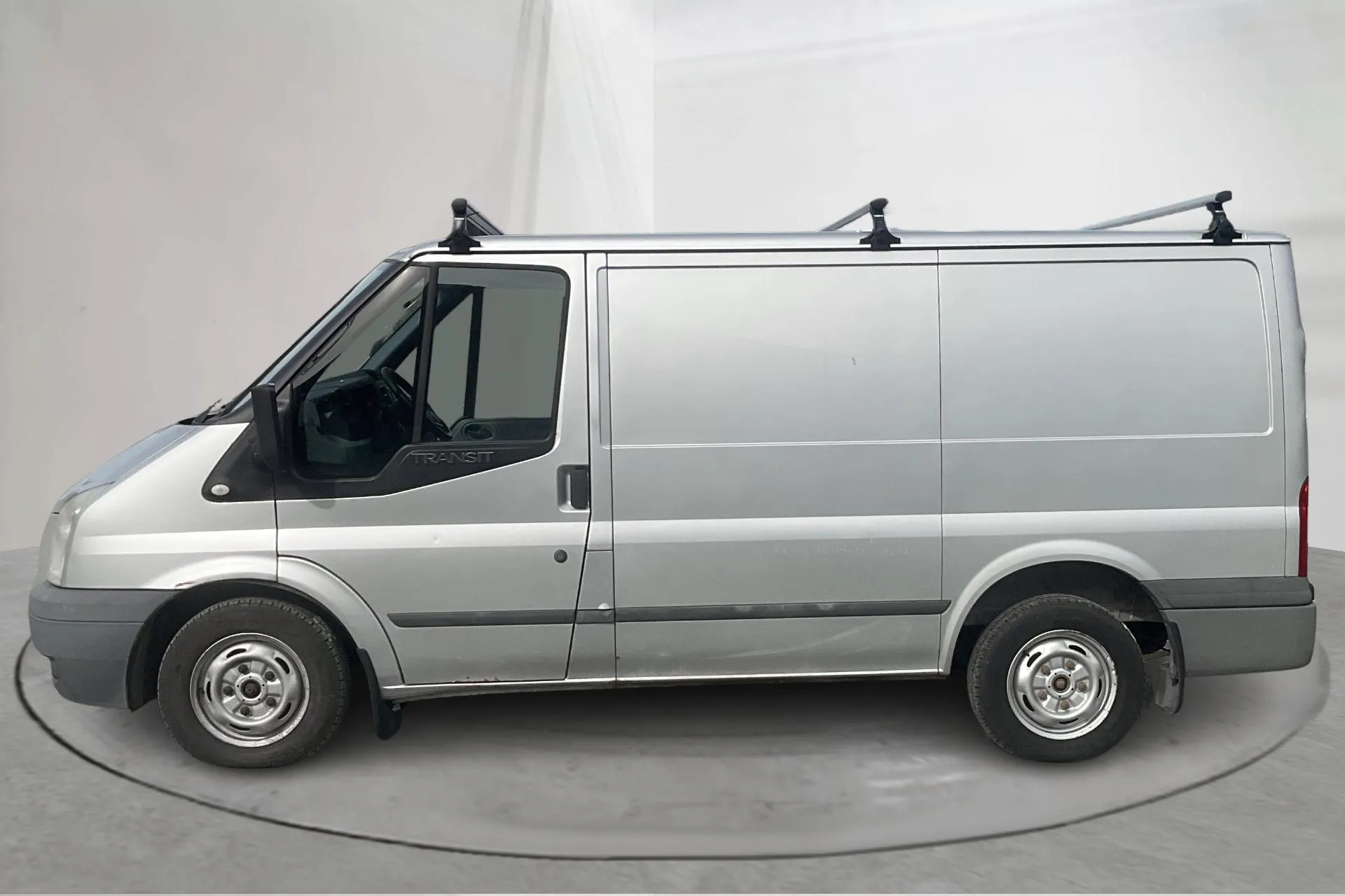 Presentationsfoto 2 av 13: Ford Transit 260 2.2 TDCi Skåp (100hk) - 22 034 mil - Manuell - grå - 2012