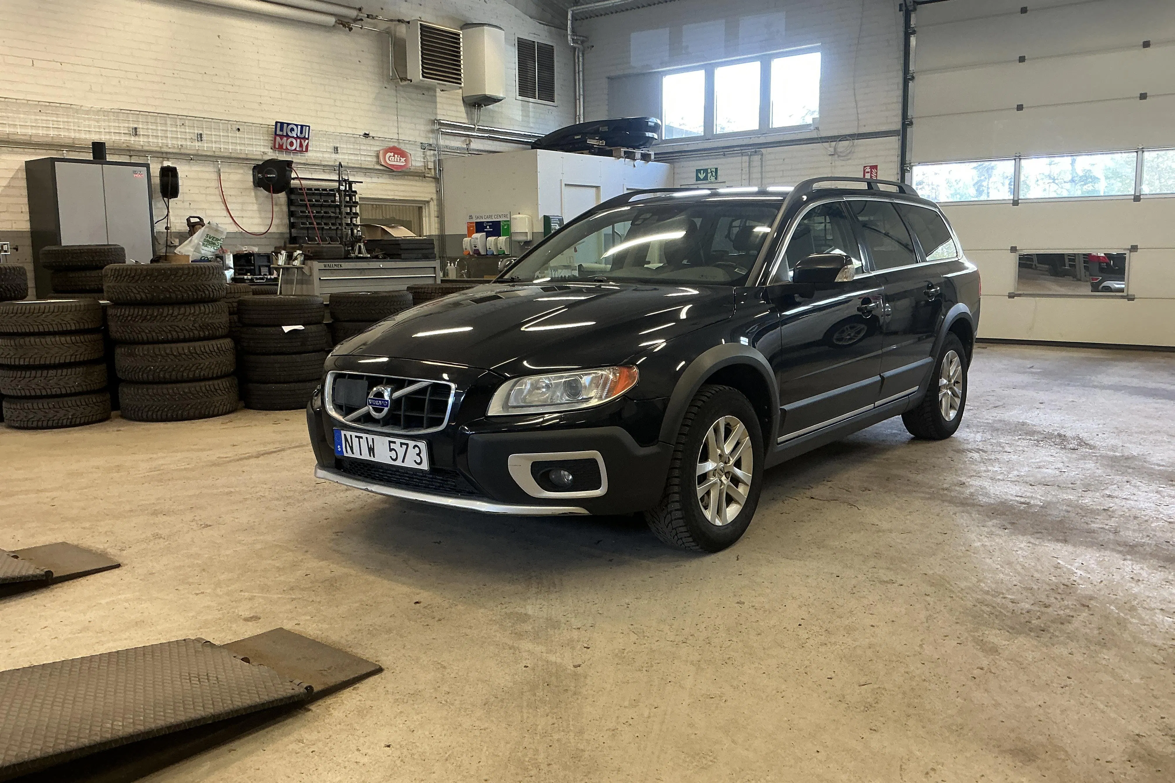 Presentation photo 1 of 14: Volvo XC70 II D5 AWD (215hk) - 333 150 km - Automatic - black - 2012