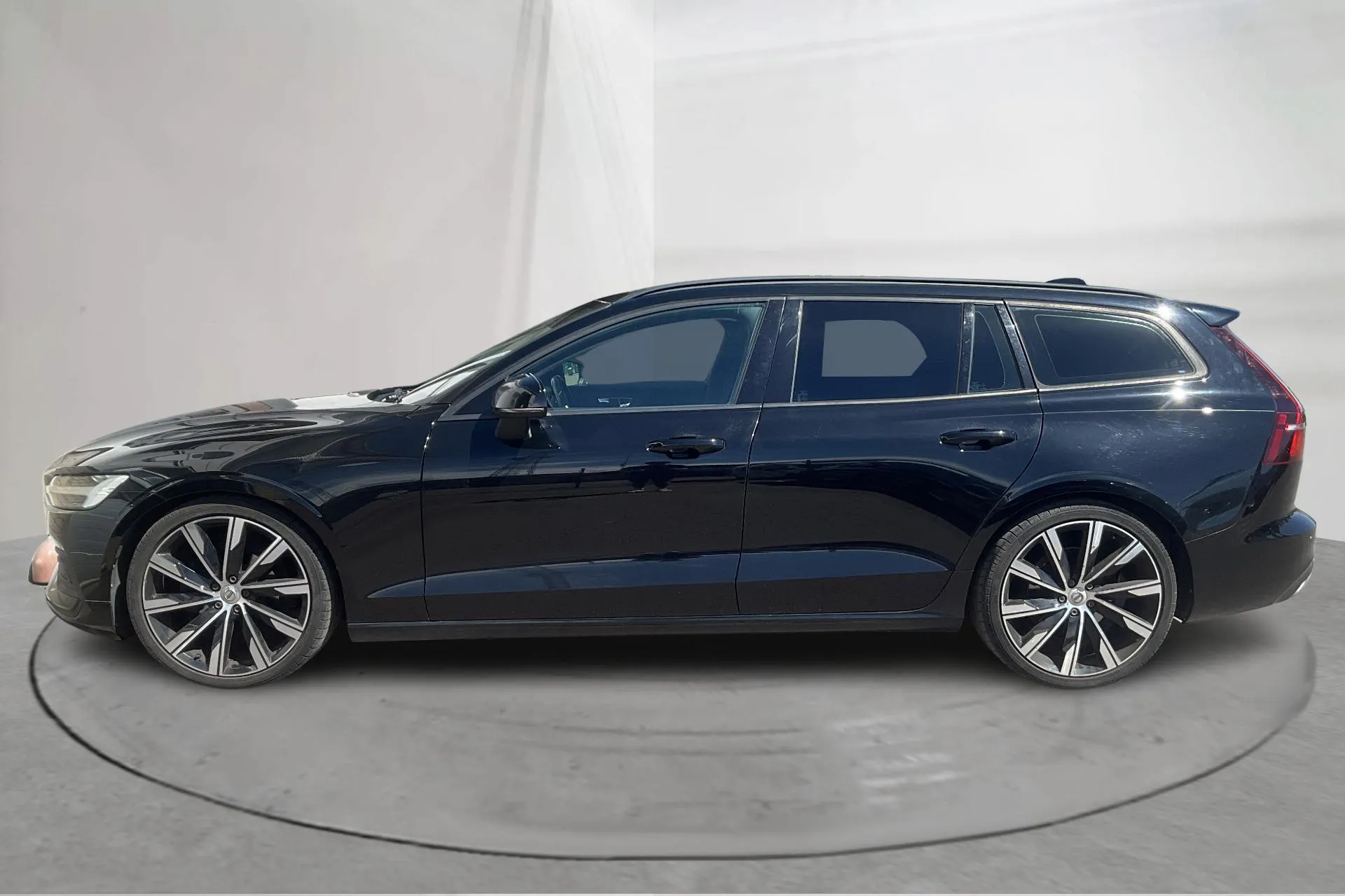 Presentation photo 2 of 14: Volvo V60 D3 (150hk) - 201 260 km - Automatic - black - 2019