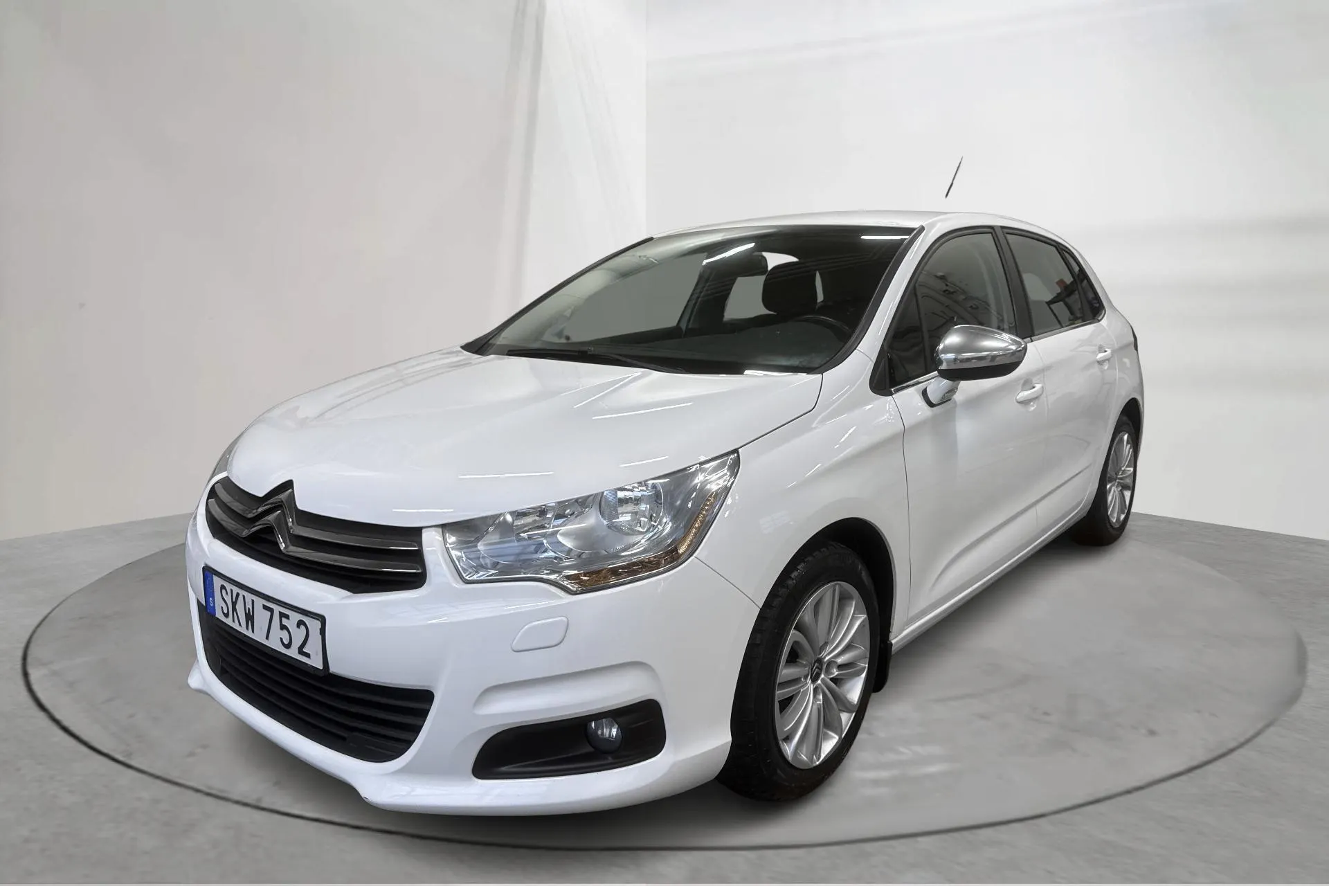 Presentationsfoto 1 av 15: Citroën C4 1.6 HDi (115hk) - 9 289 mil - Manuell - vit - 2014