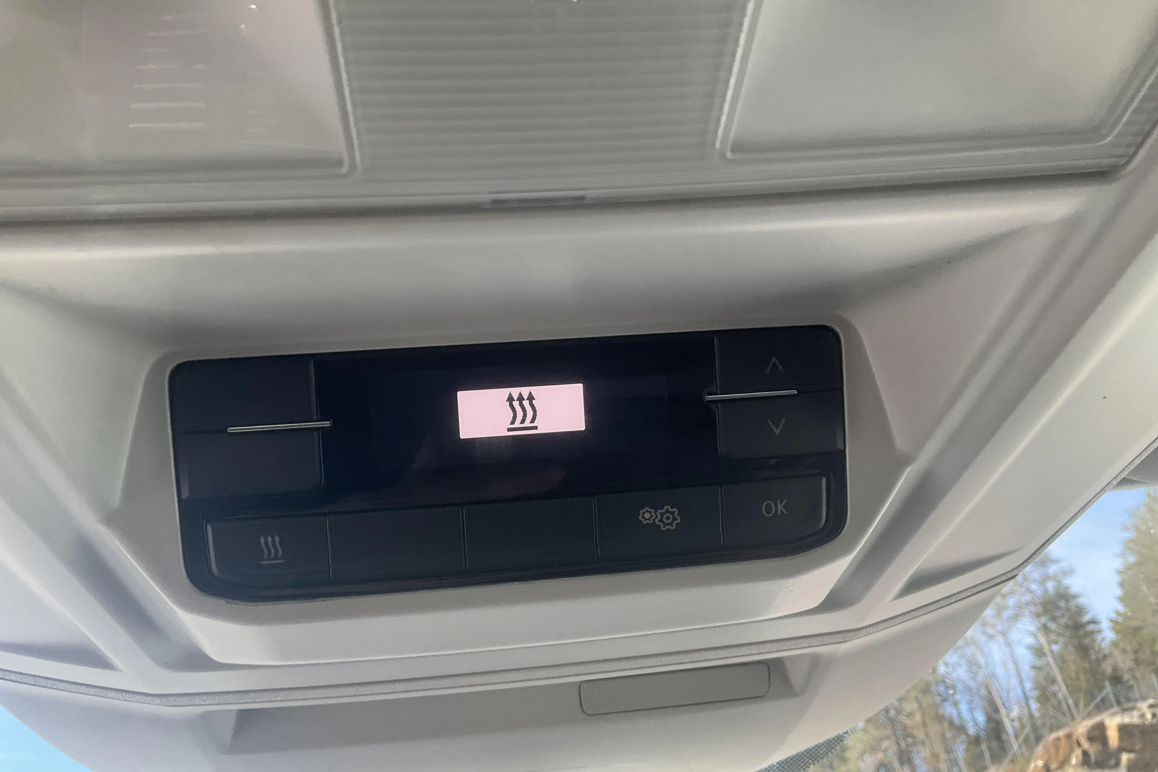 Presentationsfoto 12 av 12: VW Crafter 35 2.0 TDI Chassi (177hk) - 197 192 km - Automat - vit - 2019
