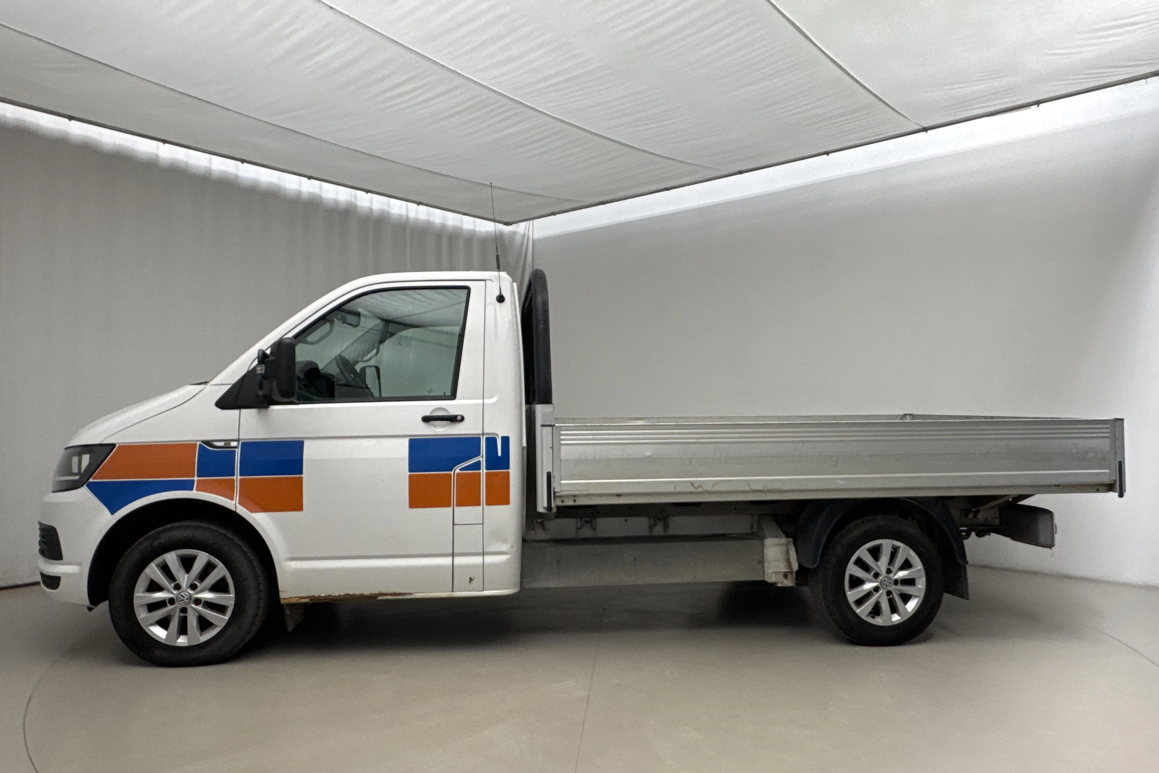 Presentation photo 2 of 17: VW Transporter T6 2.0 TDI BMT 4MOTION (140hk) - 161 590 km - Manual - white - 2016