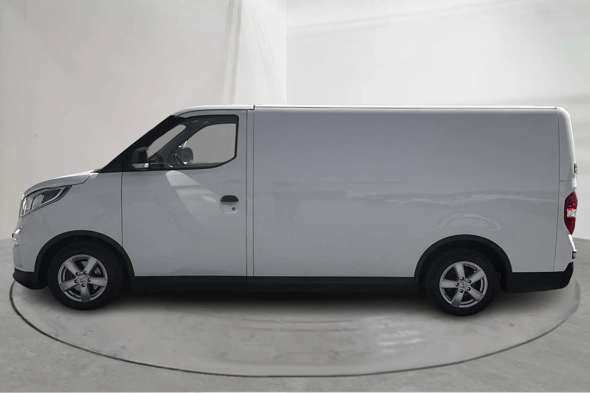 Presentation photo 2 of 15: Maxus e-Deliver 3 52.5kWh (120hk) - 64 160 km - Automatic - white - 2022
