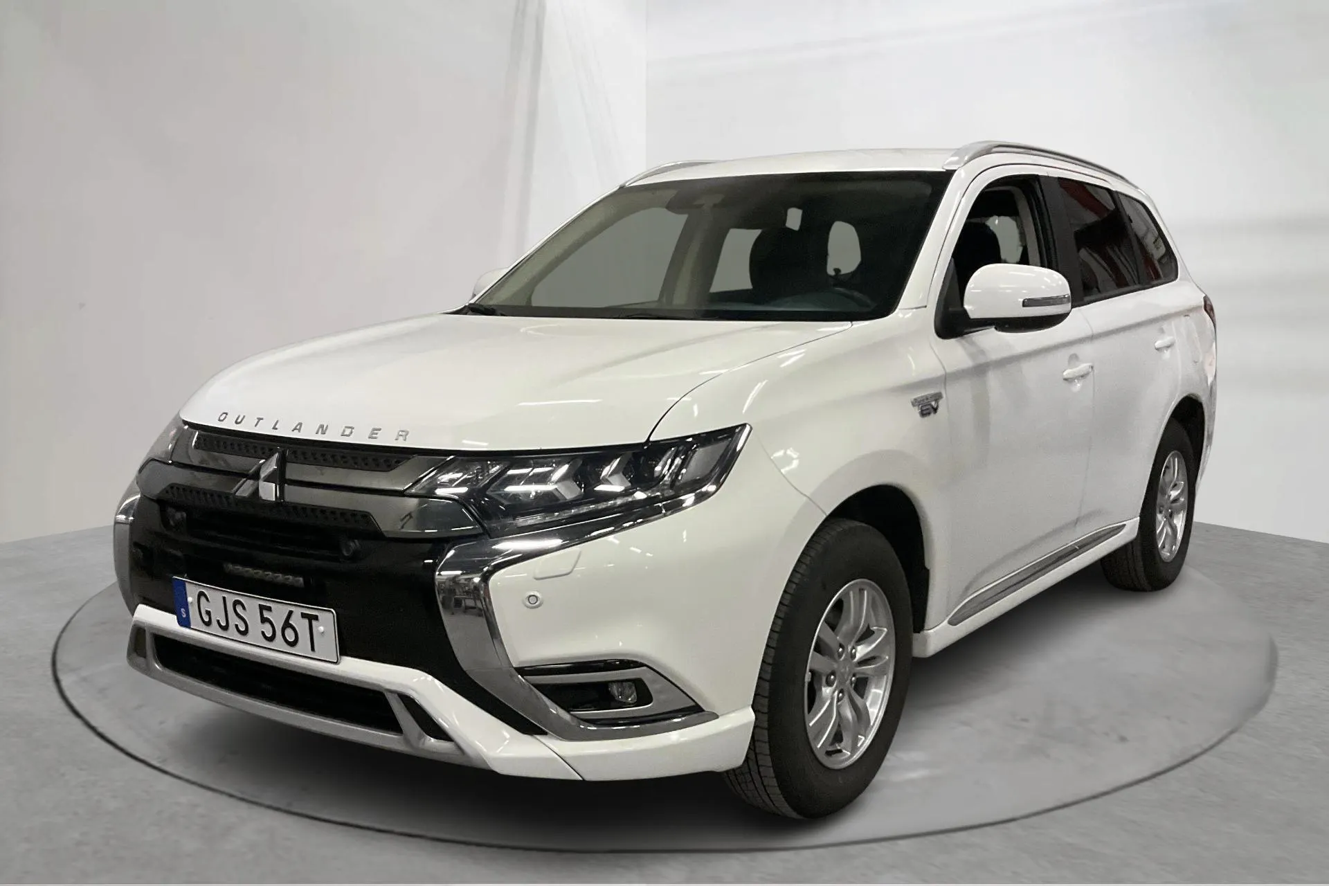 Presentationsfoto 1 av 19: Mitsubishi Outlander 2.4 Plug-in Hybrid 4WD (136hk) - 6 449 mil - Automat - vit - 2020
