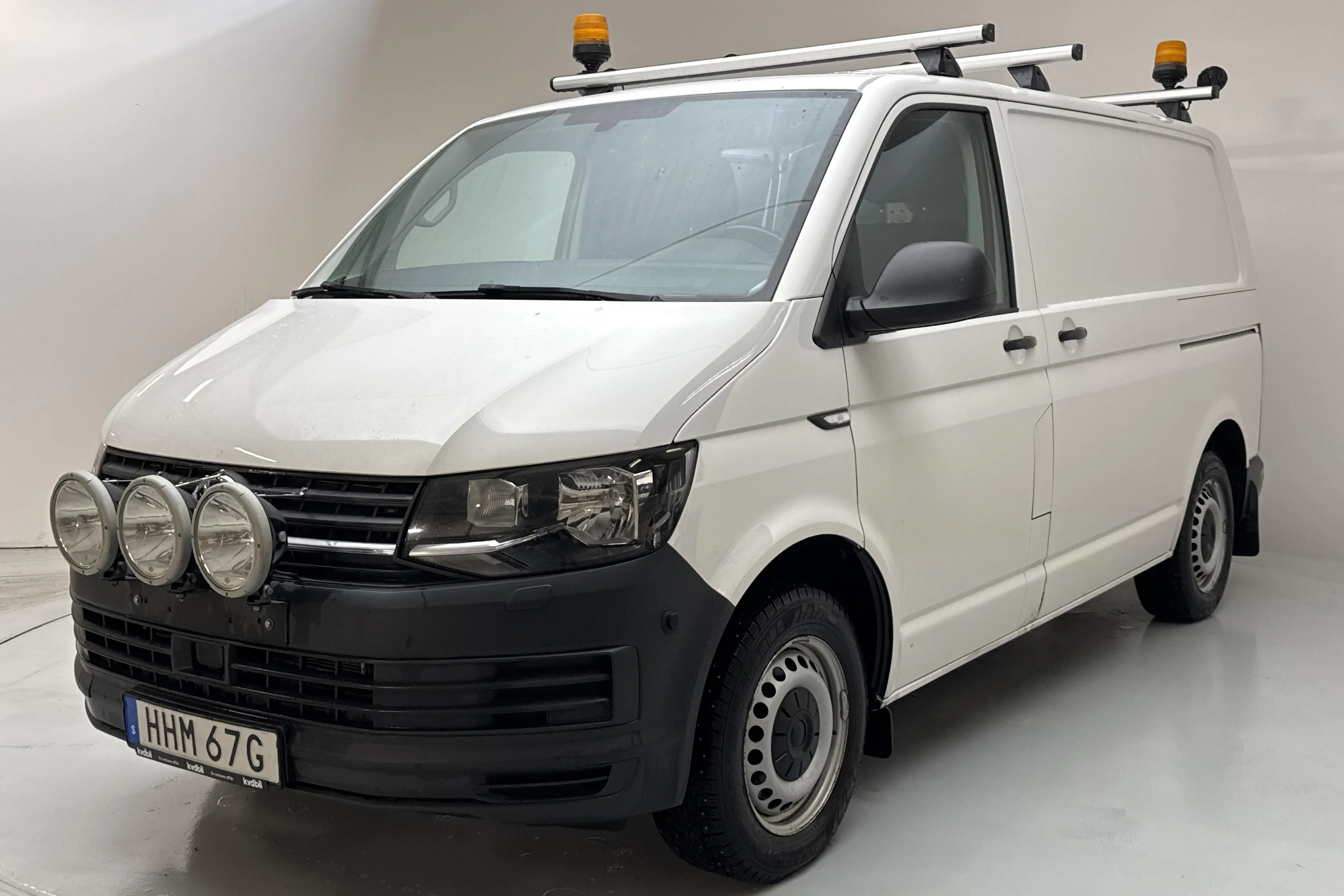 Presentationsfoto 1 av 13: VW Transporter T6 2.0 TDI BMT Skåp 4MOTION (150hk) - 15 560 mil - Manuell - vit - 2019