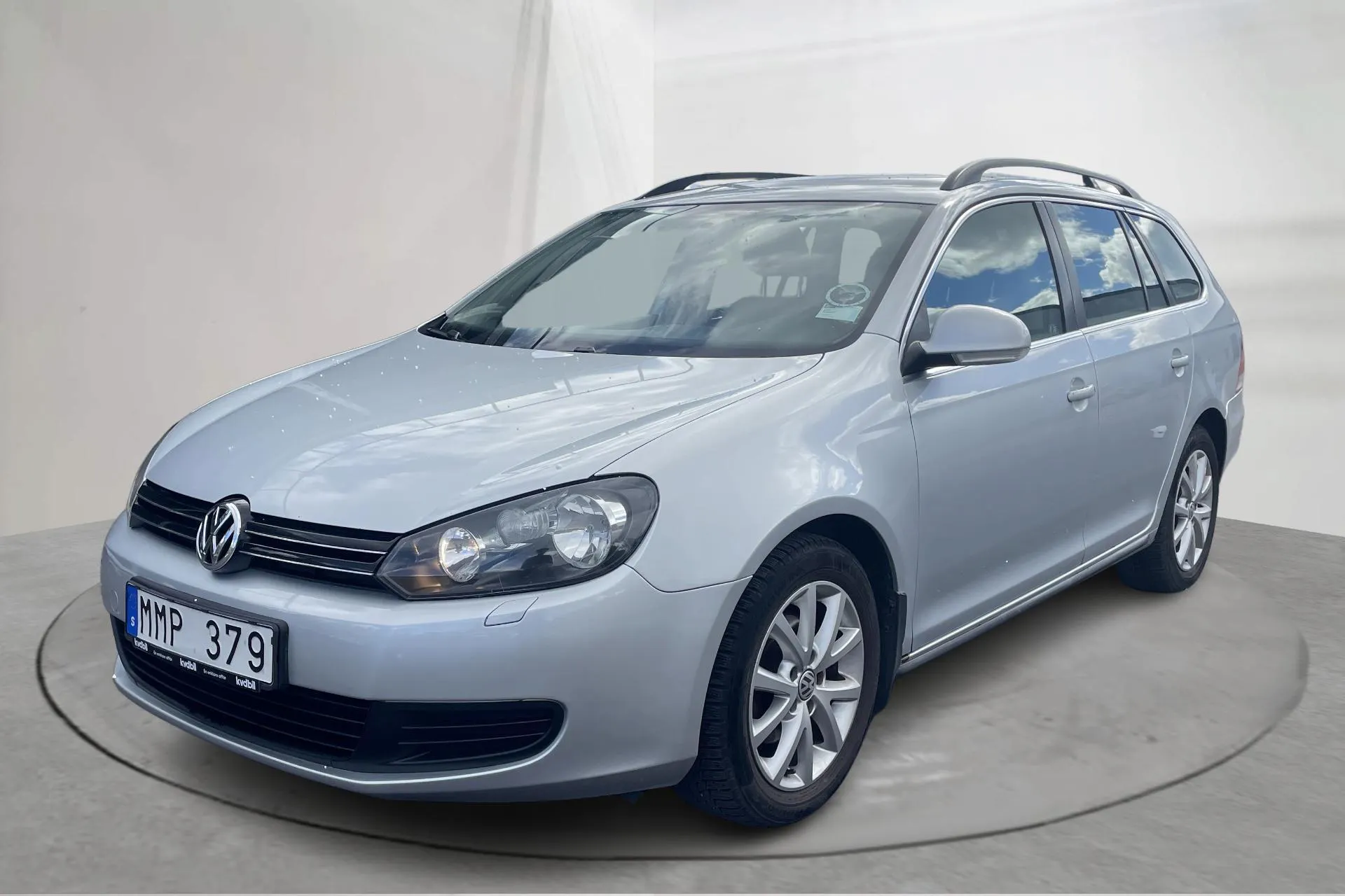 Presentationsfoto 1 av 14: VW Golf VI 1.6 TDI Variant (105hk) - 12 920 mil - Automat - silver - 2012