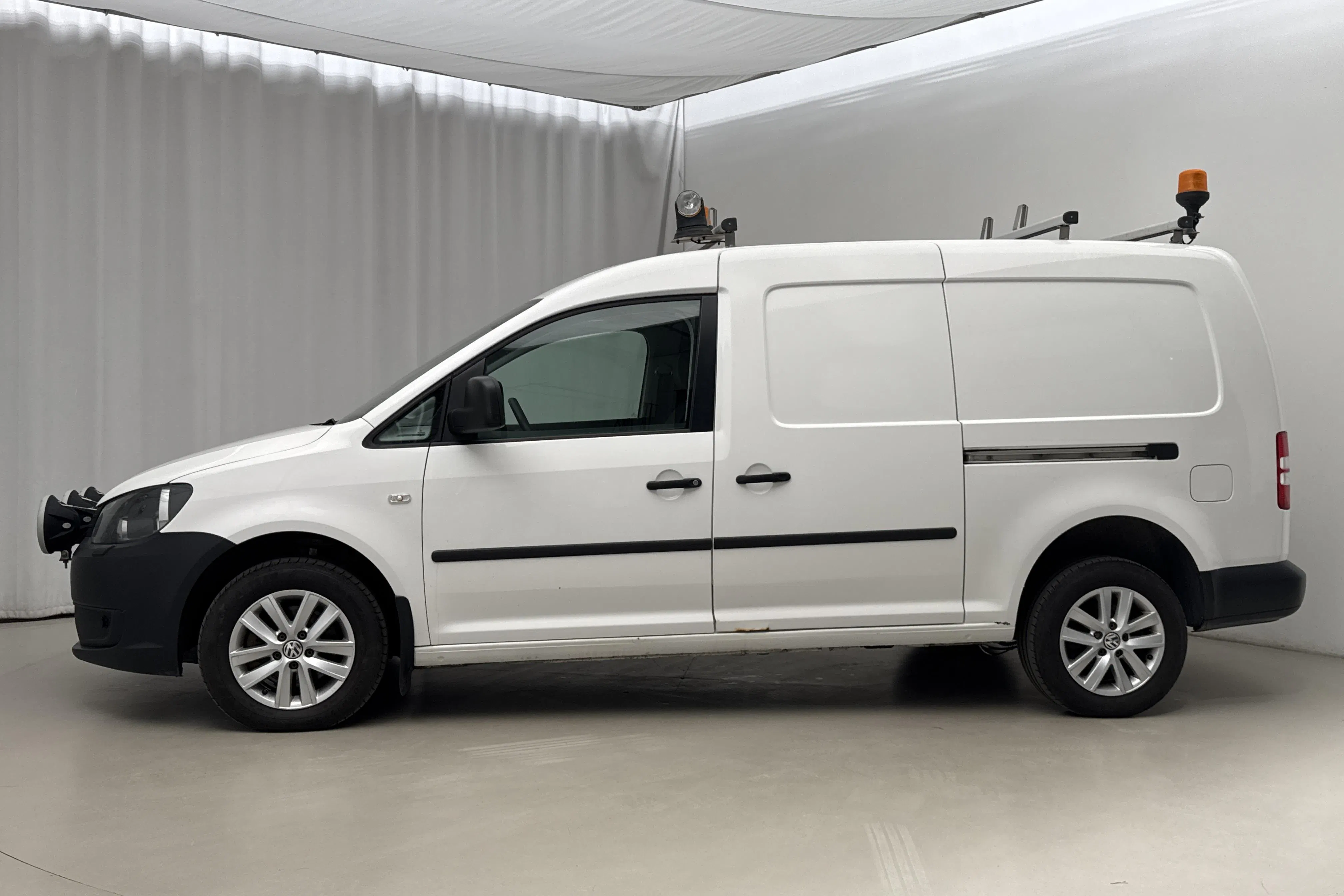 Presentation photo 2 of 20: VW Caddy 2.0 TDI Maxi Skåp 4-motion (110hk) - 142 040 km - Manual - white - 2014
