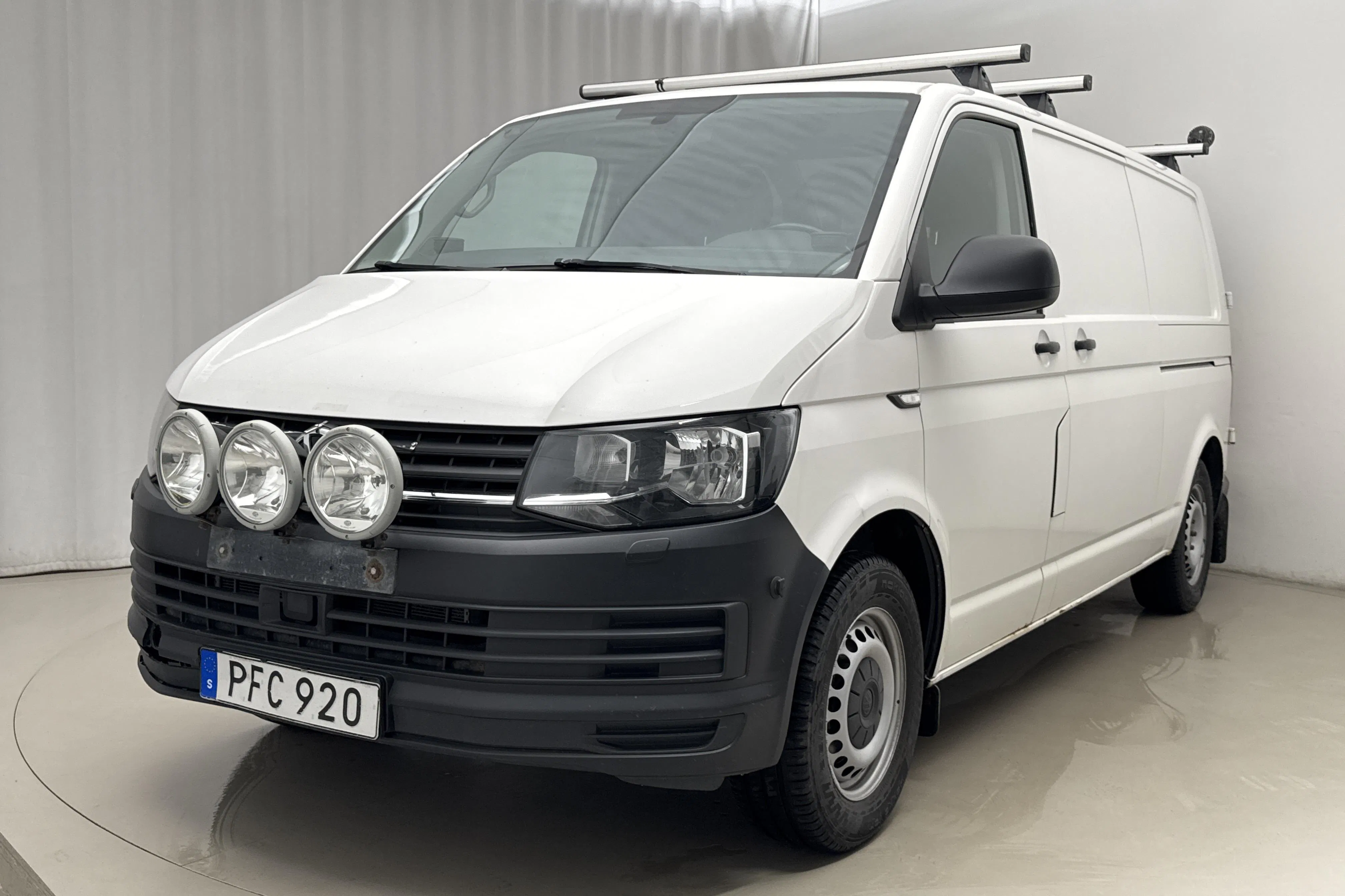 Presentationsfoto 1 av 20: VW Transporter T6 2.0 TDI BMT Skåp 4MOTION (150hk) - 13 924 mil - Manuell - vit - 2017