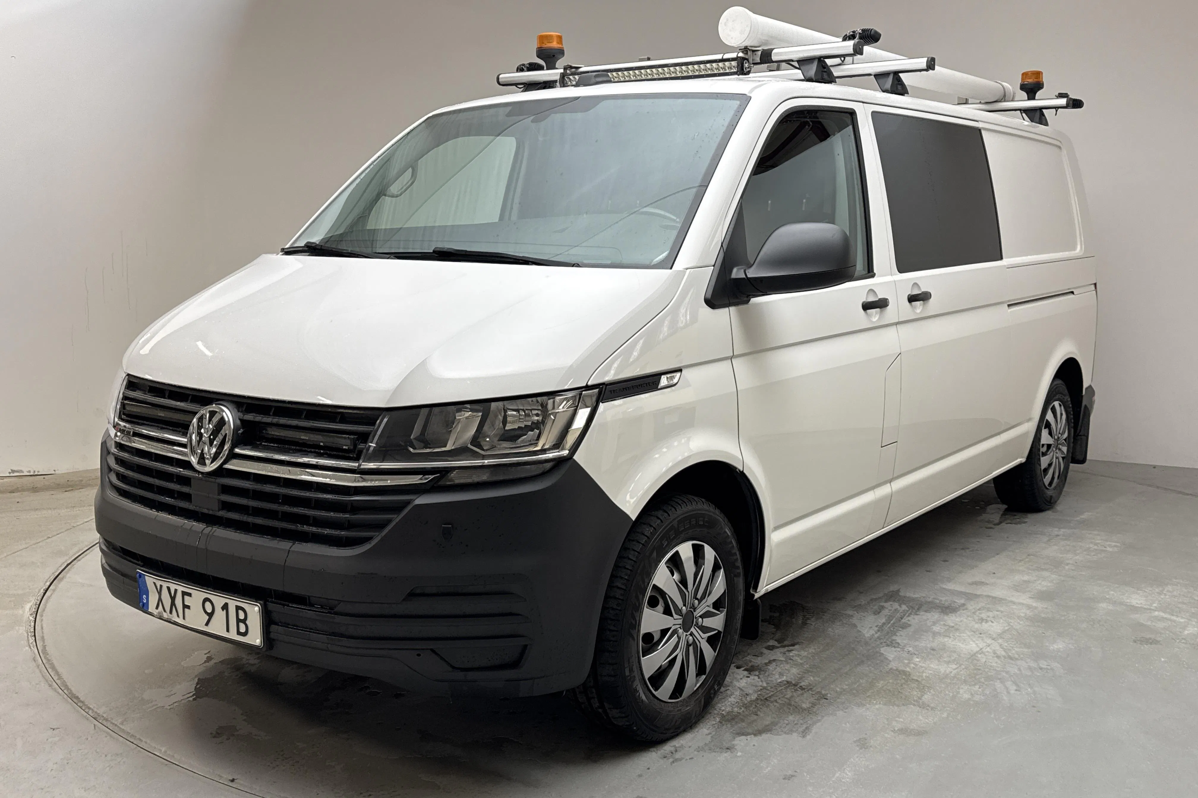Presentationsfoto 1 av 13: VW Transporter T6 2.0 TDI BMT Skåp 4MOTION (150hk) - 17 669 mil - Manuell - vit - 2020
