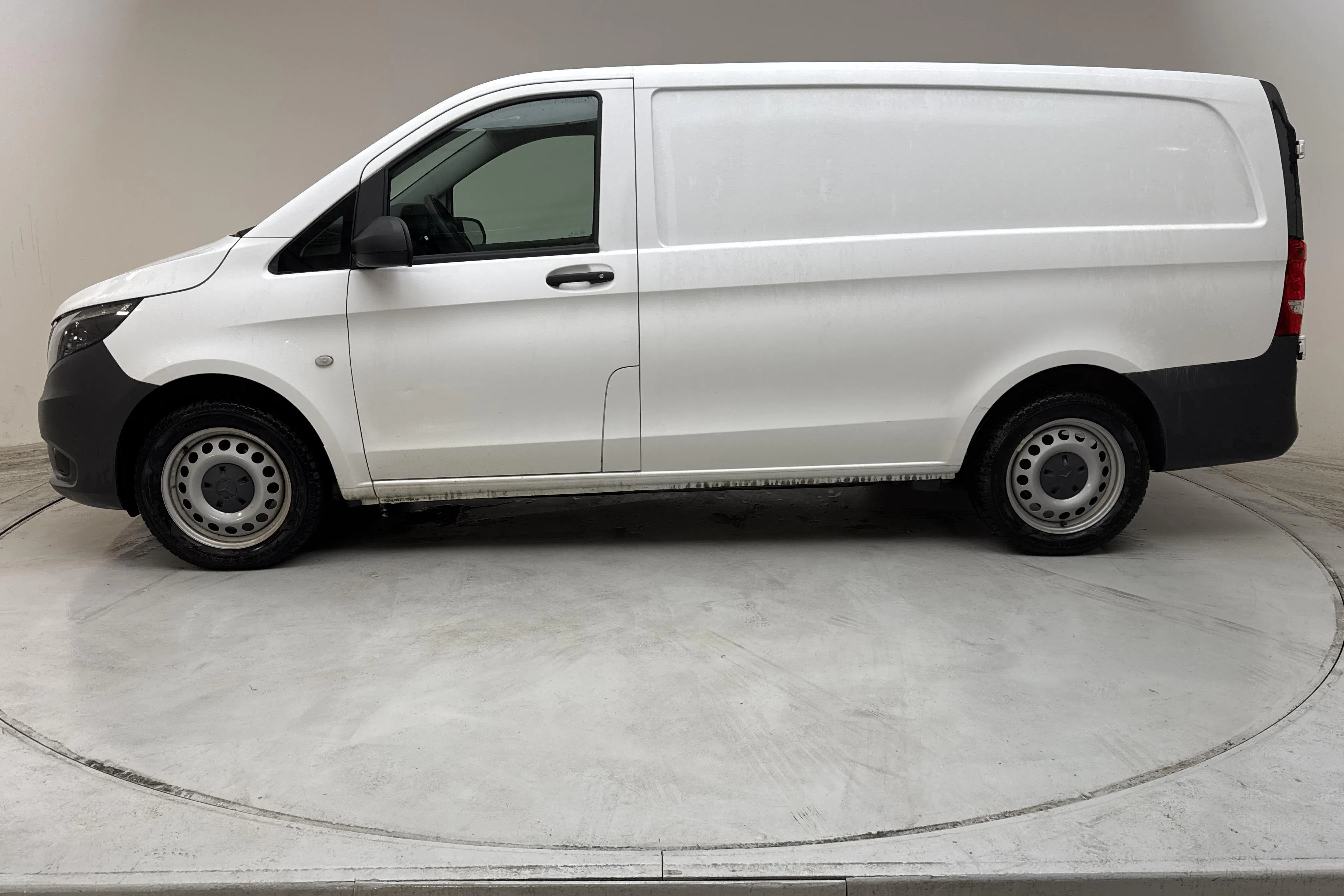 Presentation photo 2 of 14: Mercedes eVito Skåp 41kWh W640 (116hk) - 3 535 Scandinavian mile - Automatic - white - 2020
