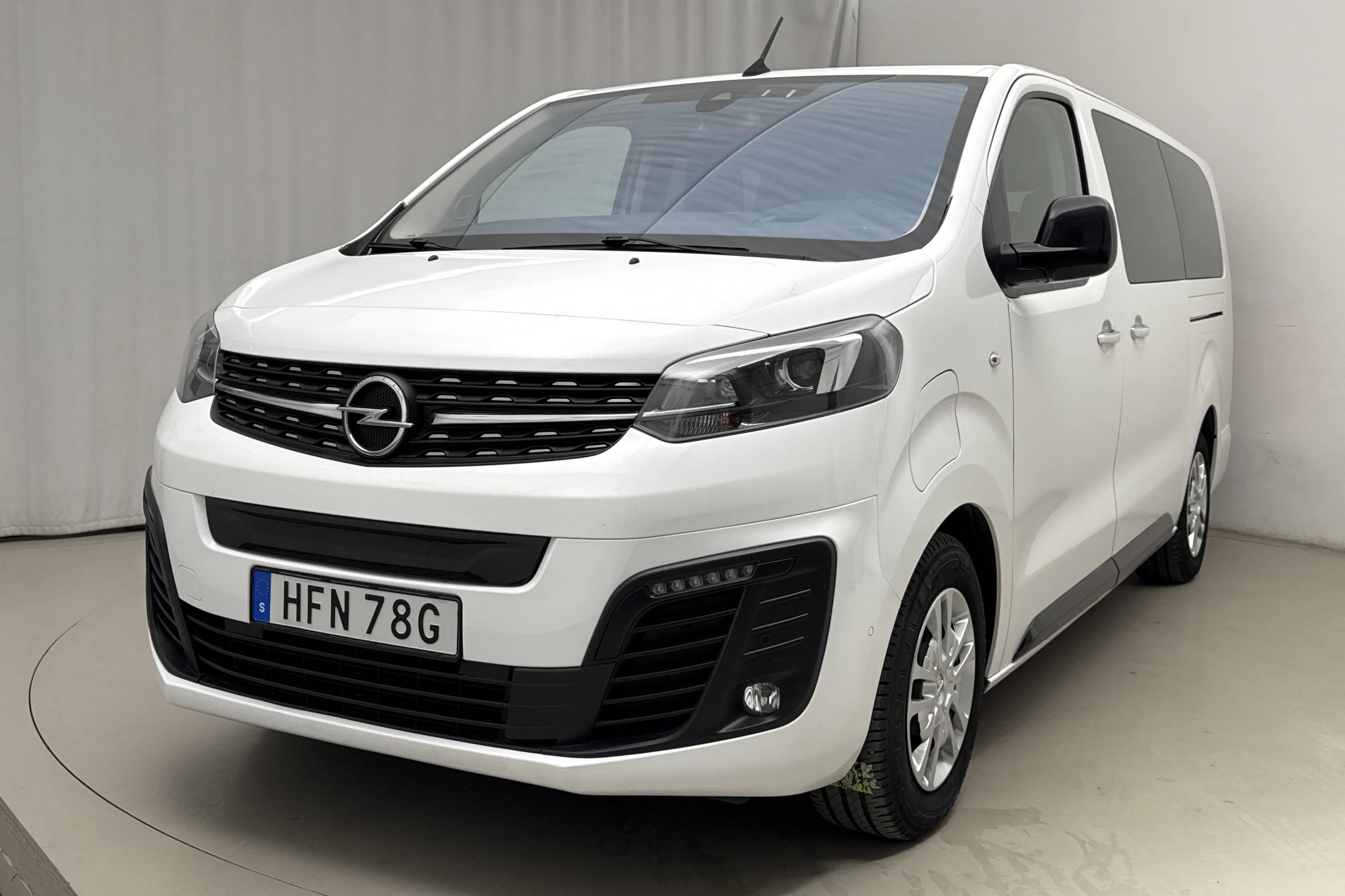 Presentationsfoto 1 av 21: Opel E-Zafira Life (136hk) - 15 045 mil - Automat - vit - 2021