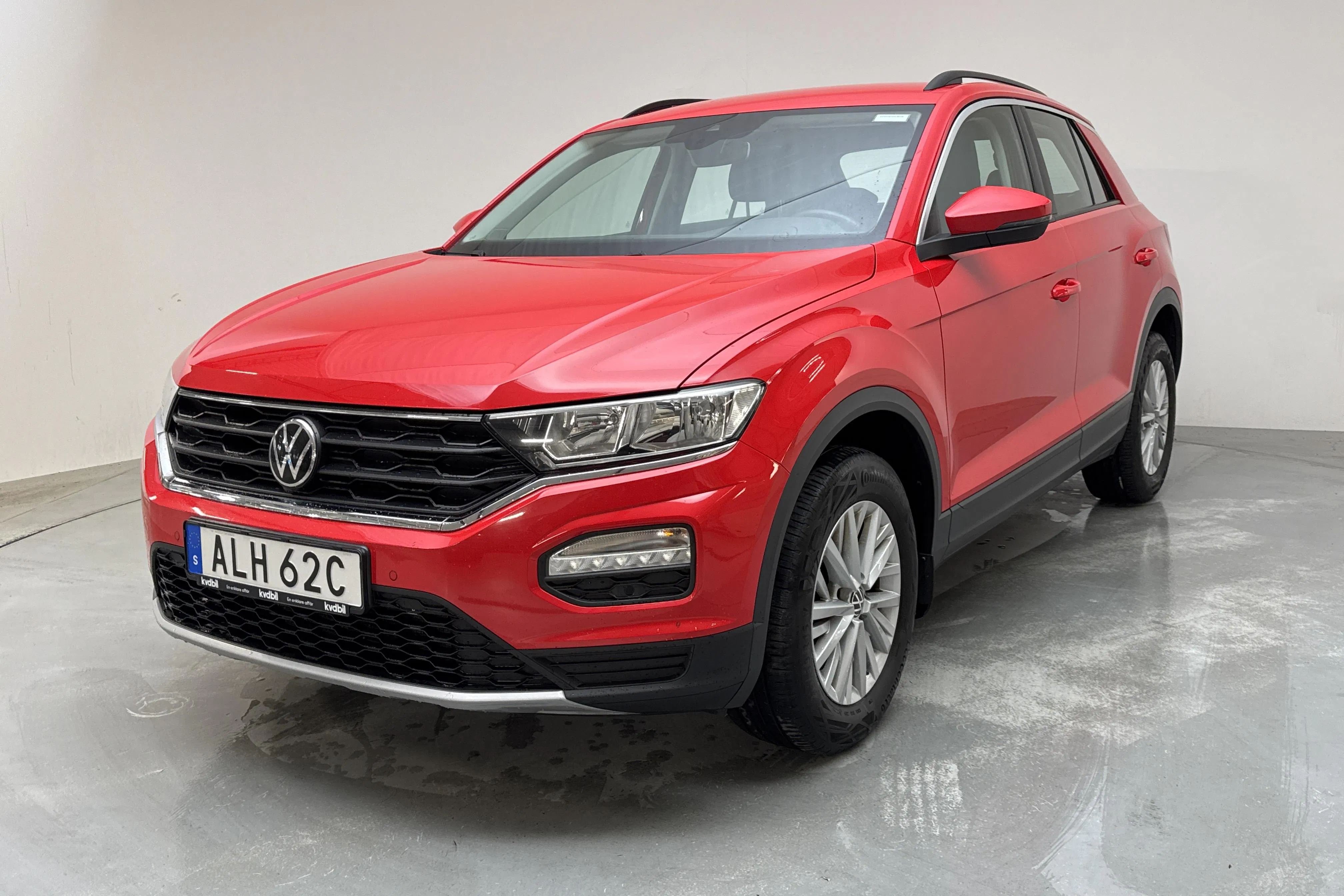 Presentation photo 1 of 16: VW T-Roc 1.0 TSI (115hk) - 105 290 km - Manual - red - 2021