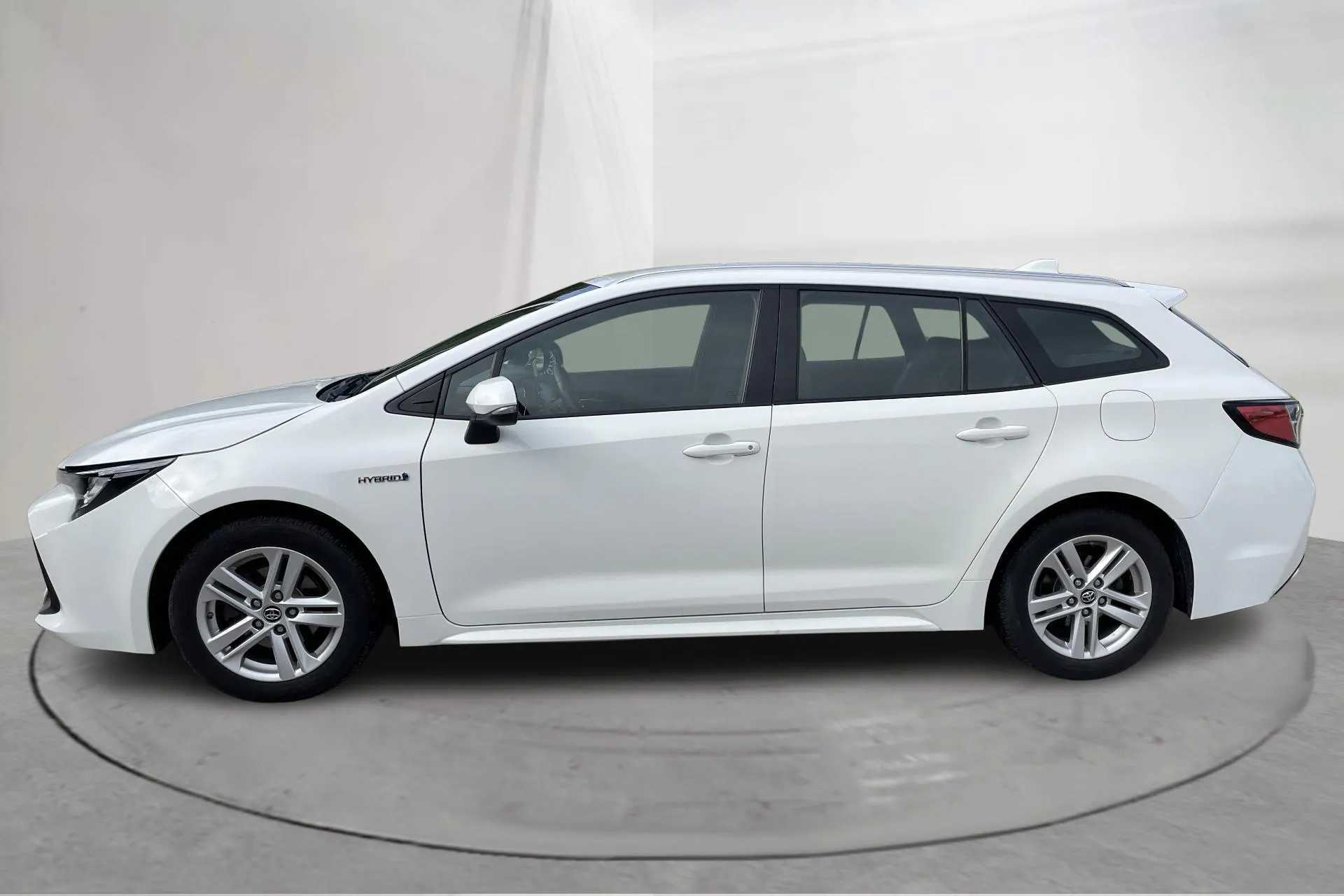 Presentation photo 2 of 17: Toyota Corolla 1.8 Hybrid Touring Sports (122hk) - 81 410 km - Automatic - white - 2019