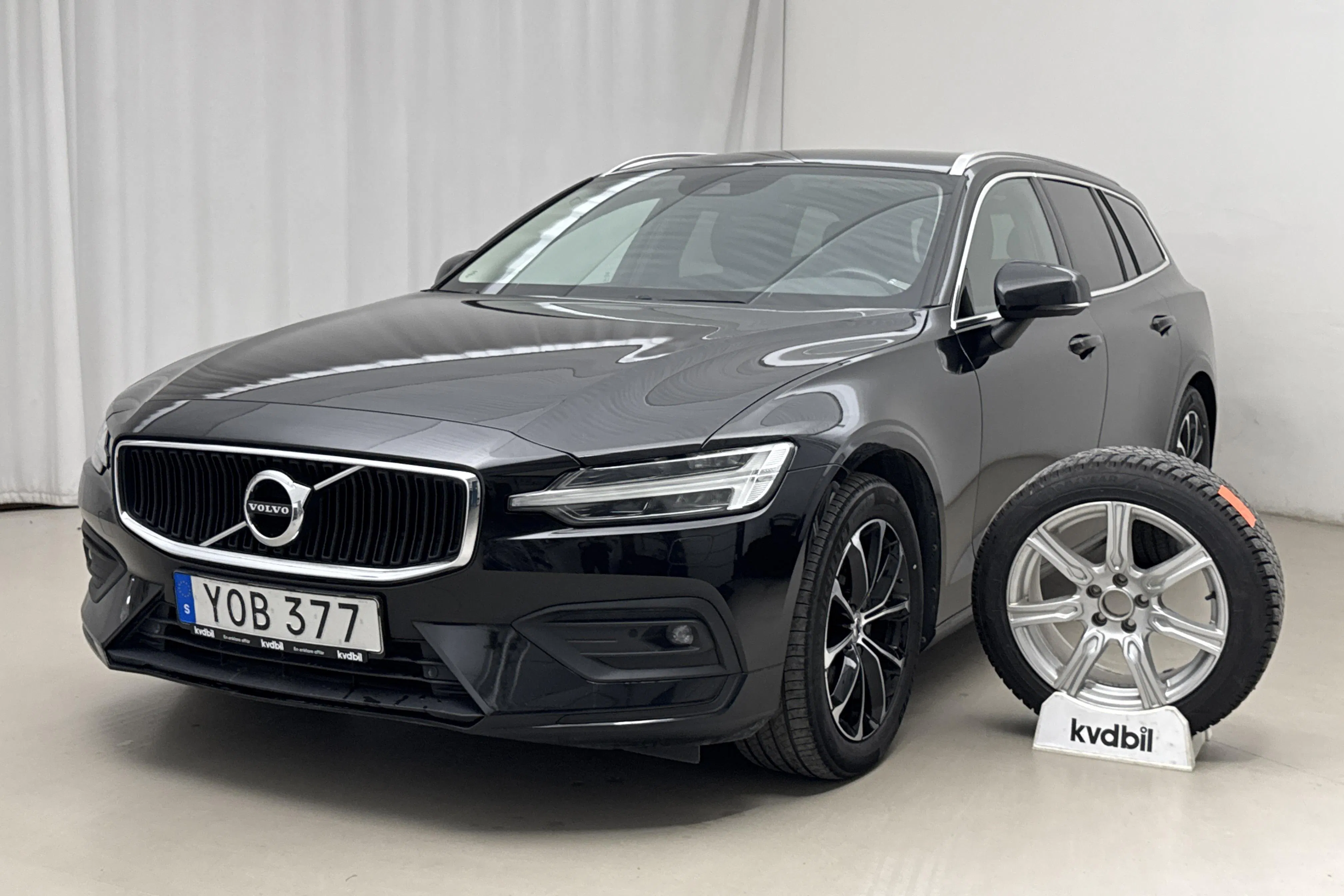 Presentationsfoto 1 av 23: Volvo V60 D4 (190hk) - 13 429 mil - Automat - svart - 2019