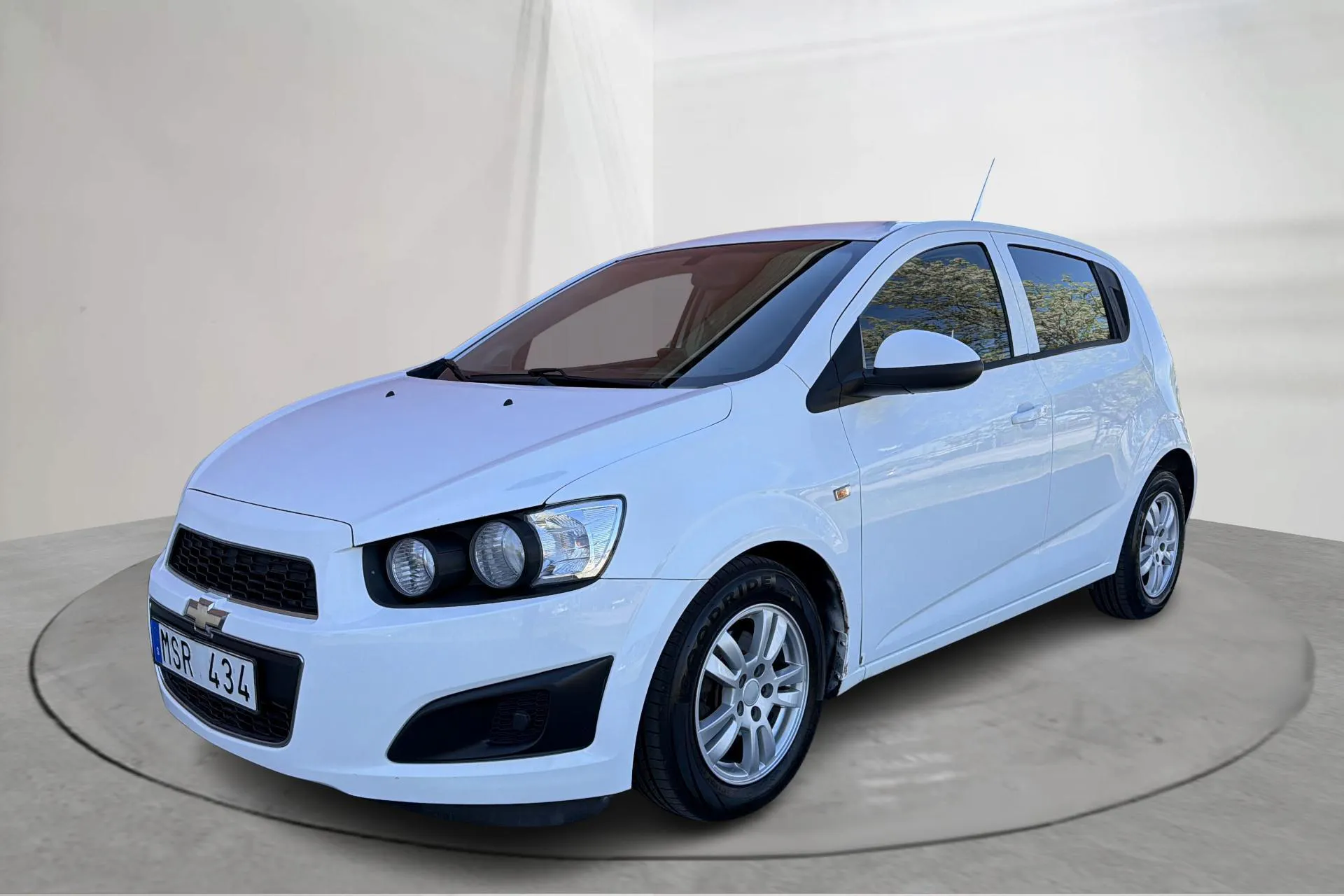 Presentationsfoto 1 av 14: Chevrolet Aveo 1.3D 5dr (95hk) - 16 538 mil - Manuell - vit - 2012