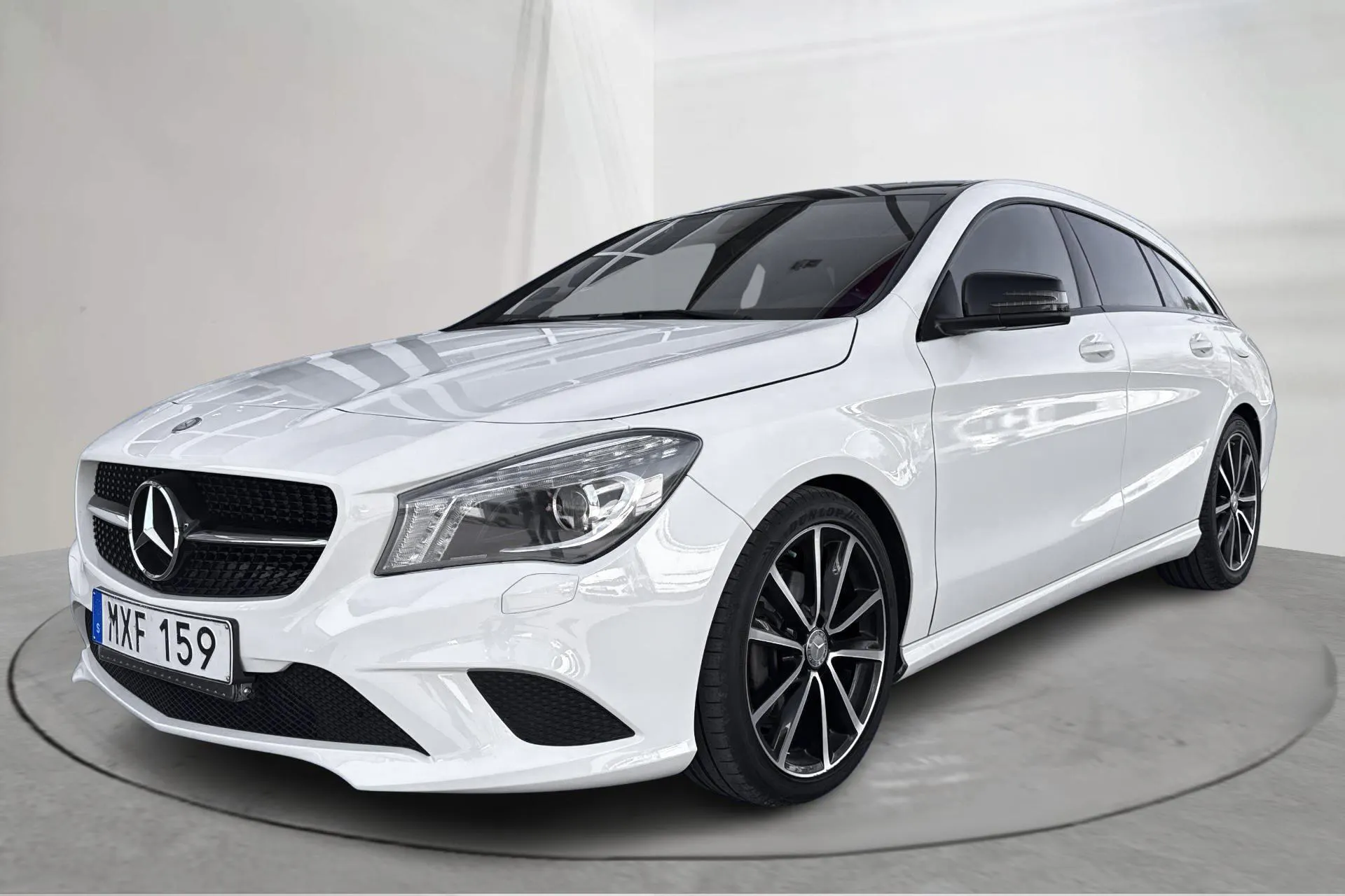 Presentationsfoto 1 av 15: Mercedes CLA 220 d 4MATIC Shooting Brake (177hk) - 17 907 mil - Automat - vit - 2016