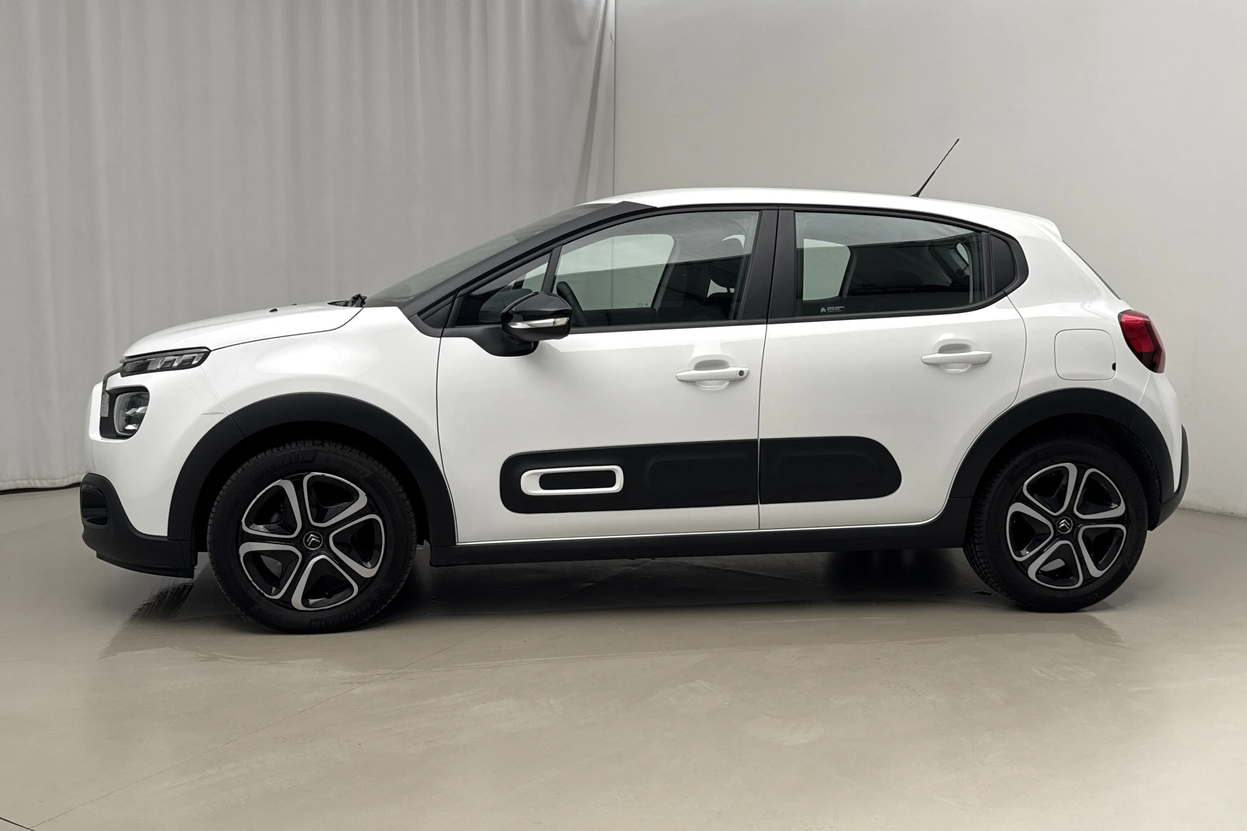 Presentationsfoto 2 av 16: Citroën C3 PureTech (82hk) - 4 854 mil - Manuell - vit - 2021