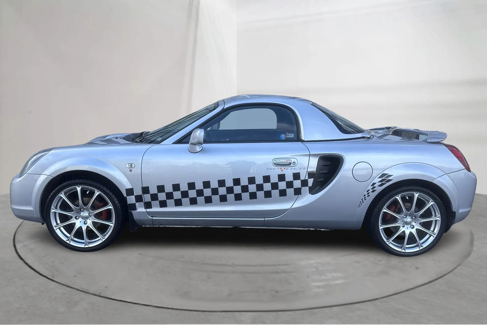 Presentationsfoto 2 av 19: Toyota MR2 1.8 Cabriolet (140hk) - 9 557 mil - Manuell - silver - 2000
