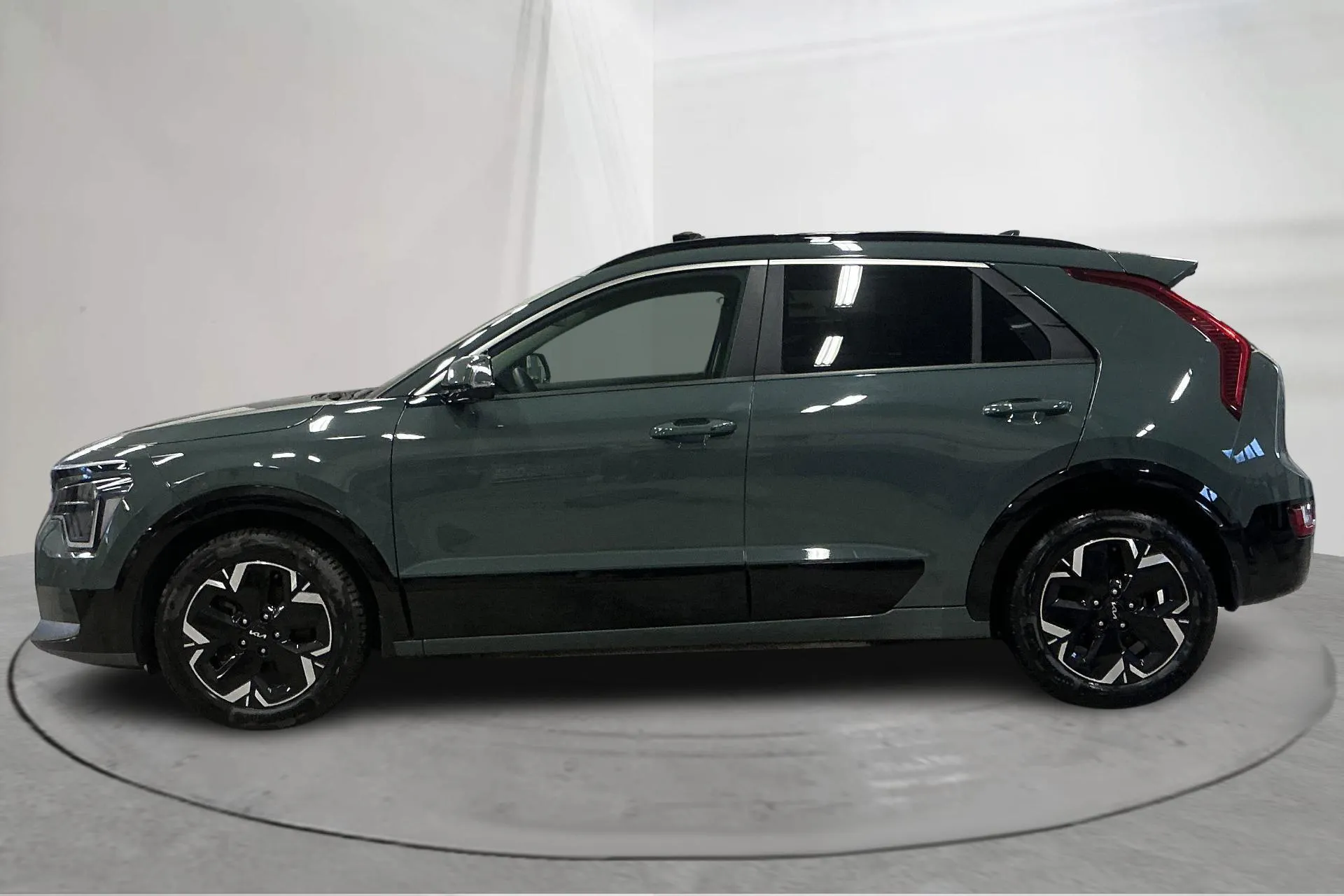 Presentation photo 2 of 18: KIA Niro EV 65kWh (204hk) - 48 380 km - Automatic - green - 2023