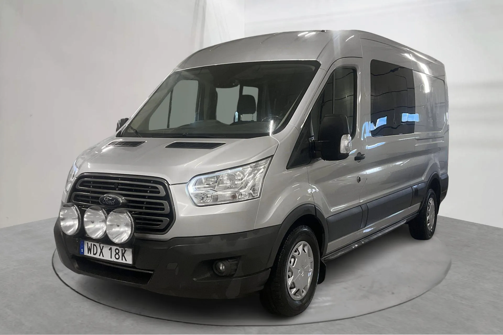 Presentationsfoto 1 av 19: Ford Transit 350 2.0 TDCi 2WD Skåp (170hk) - 17 679 mil - Automat - grå - 2019