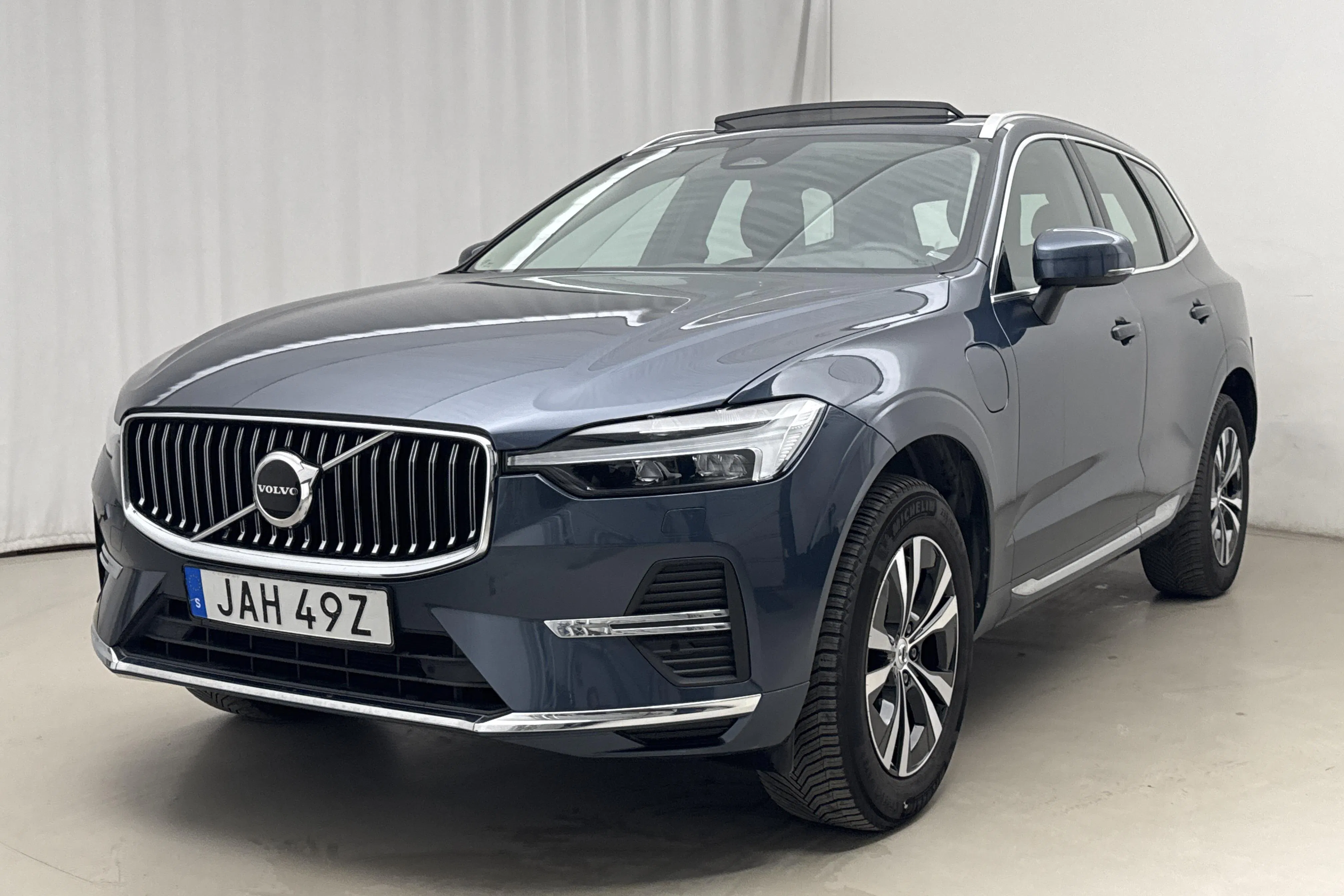 Presentationsfoto 1 av 23: Volvo XC60 T6 AWD Recharge (350hk) - 7 769 mil - Automat - Dark Blue - 2023
