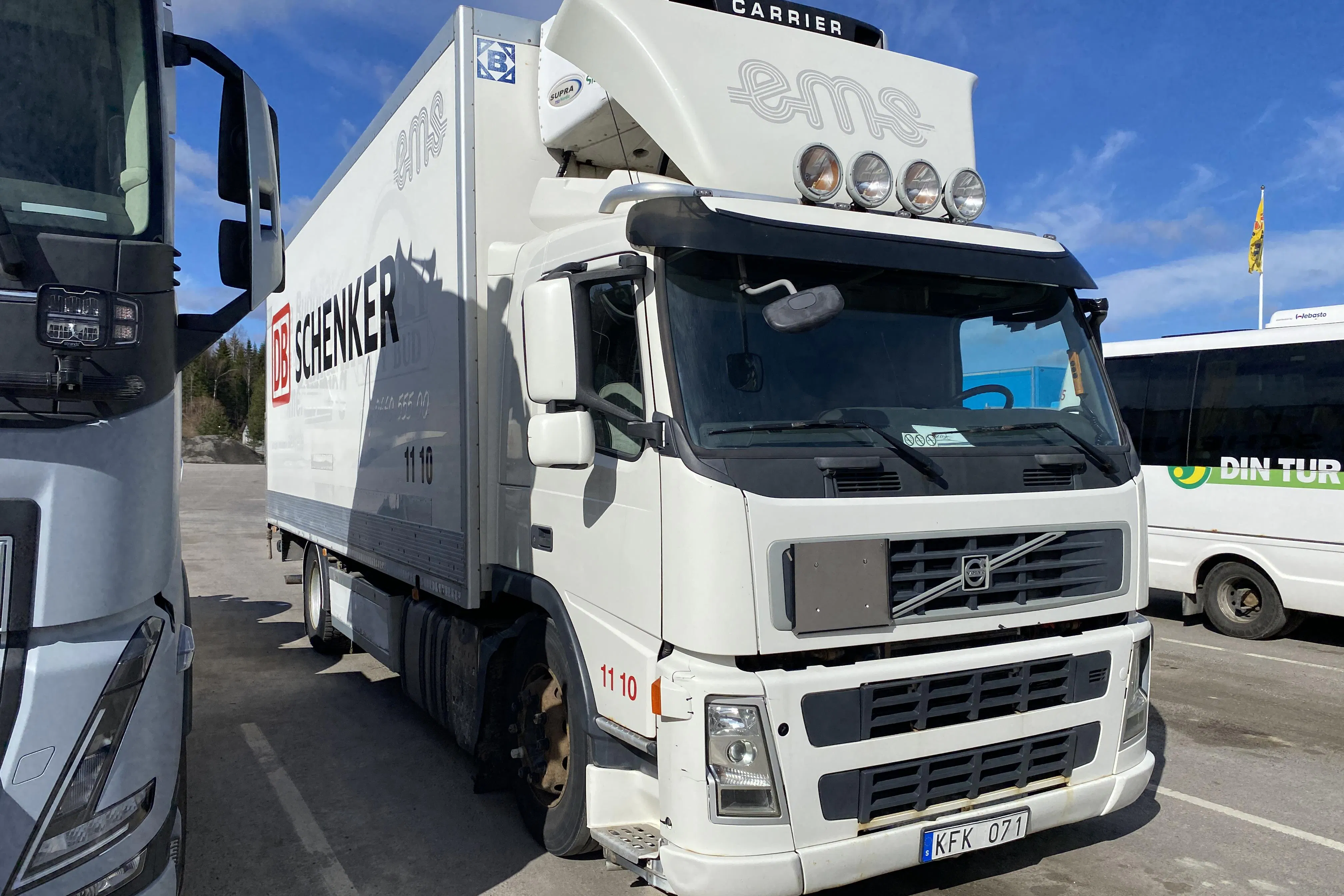 Presentationsfoto 2 av 43: VOLVO FM - 529 895 km - Manuell - vit - 2010