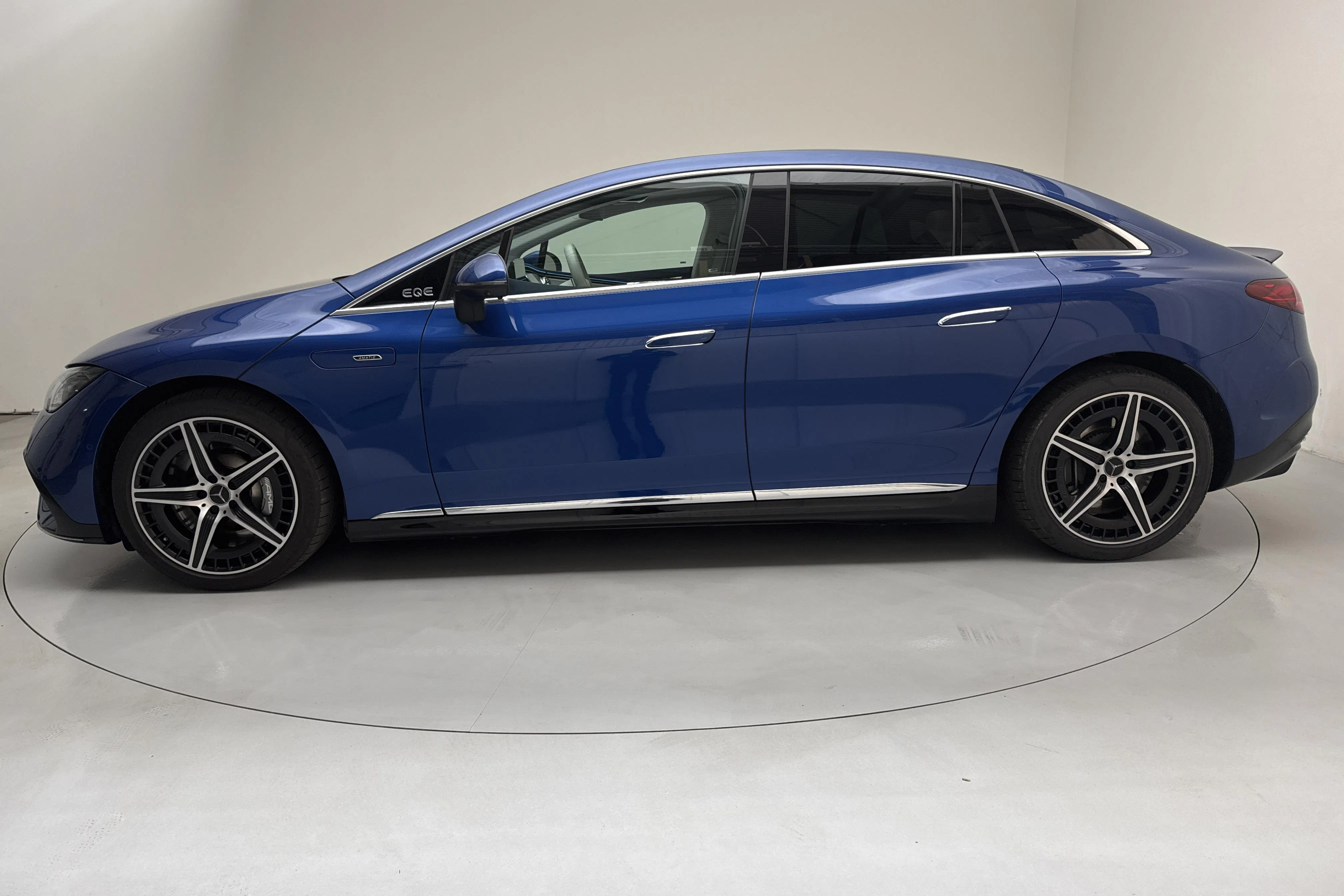 Presentationsfoto 2 av 22: Mercedes EQE 43 4Matic V295 (476hk) - 2 329 mil - Automat - blå - 2023