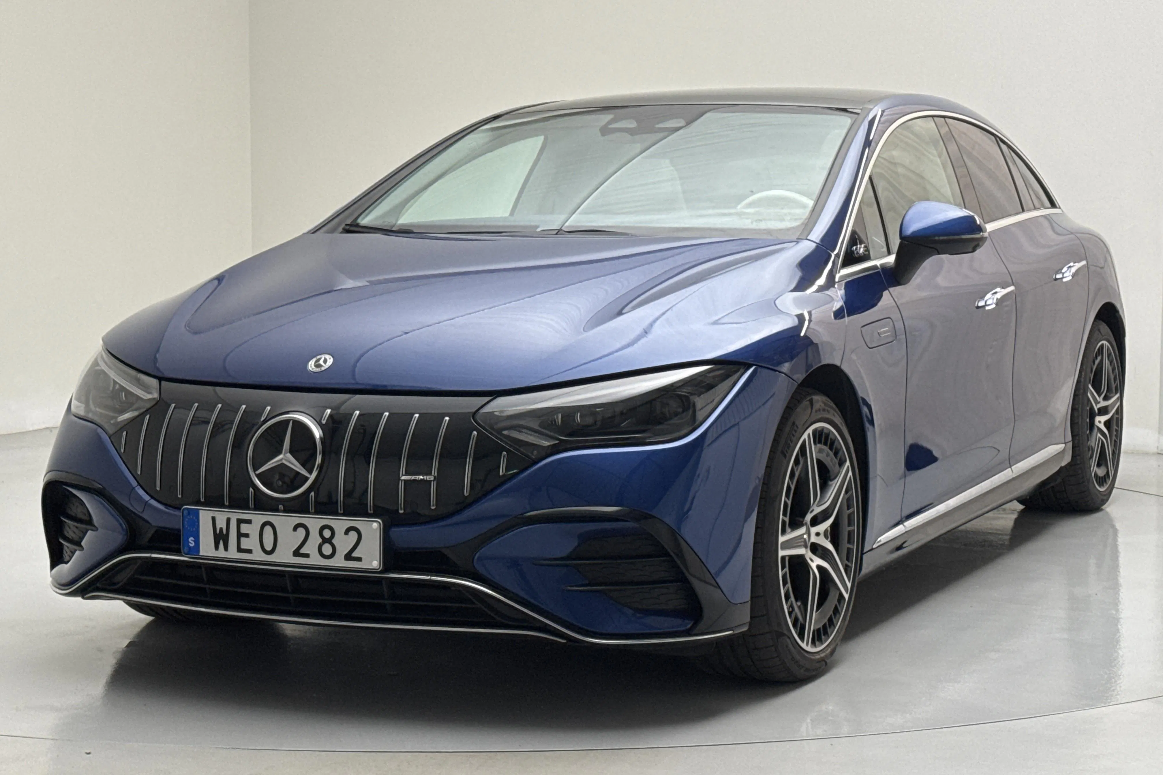Presentationsfoto 1 av 22: Mercedes EQE 43 4Matic V295 (476hk) - 2 329 mil - Automat - blå - 2023