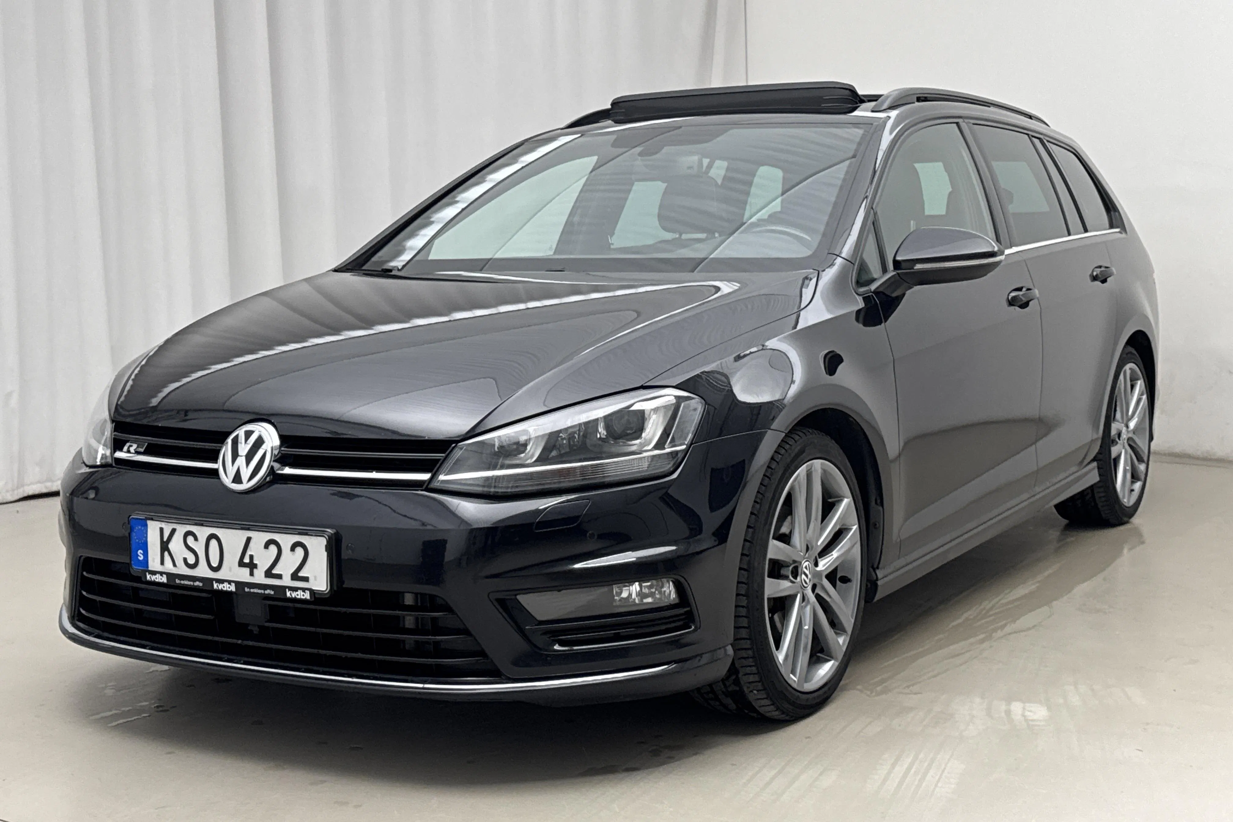 Presentationsfoto 1 av 19: VW Golf VII 2.0 TDI BlueMotion Technology Sportscombi 4Motion (150hk) - 15 552 mil - Manuell - svart - 2015