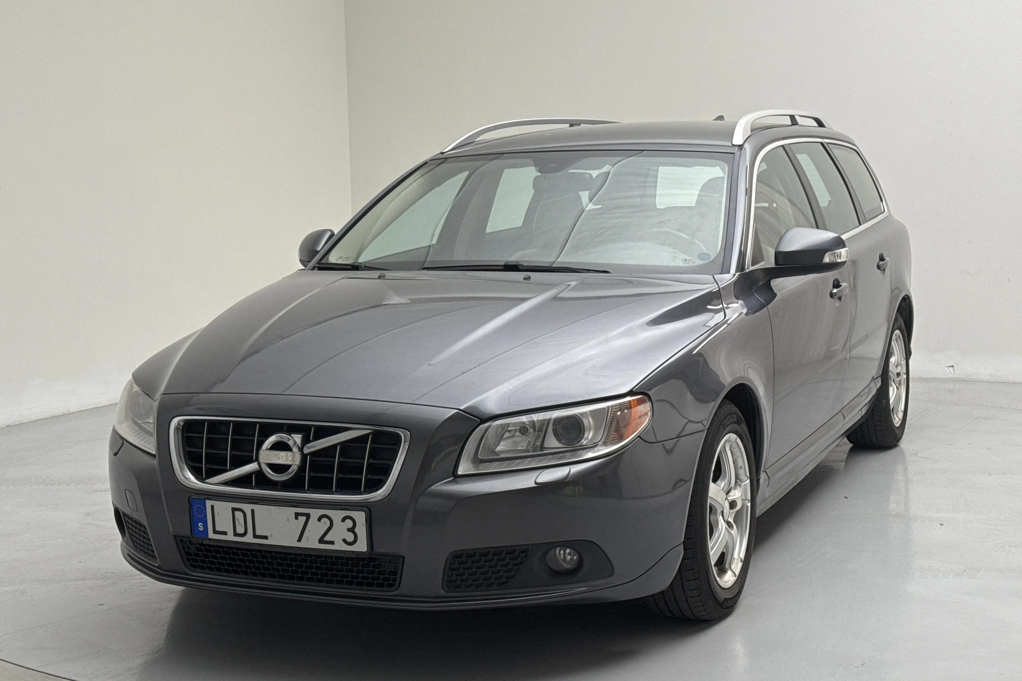 Presentationsfoto 1 av 12: Volvo V70 II 1.6D DRIVe (109hk) - 17 581 mil - Manuell - grå - 2011