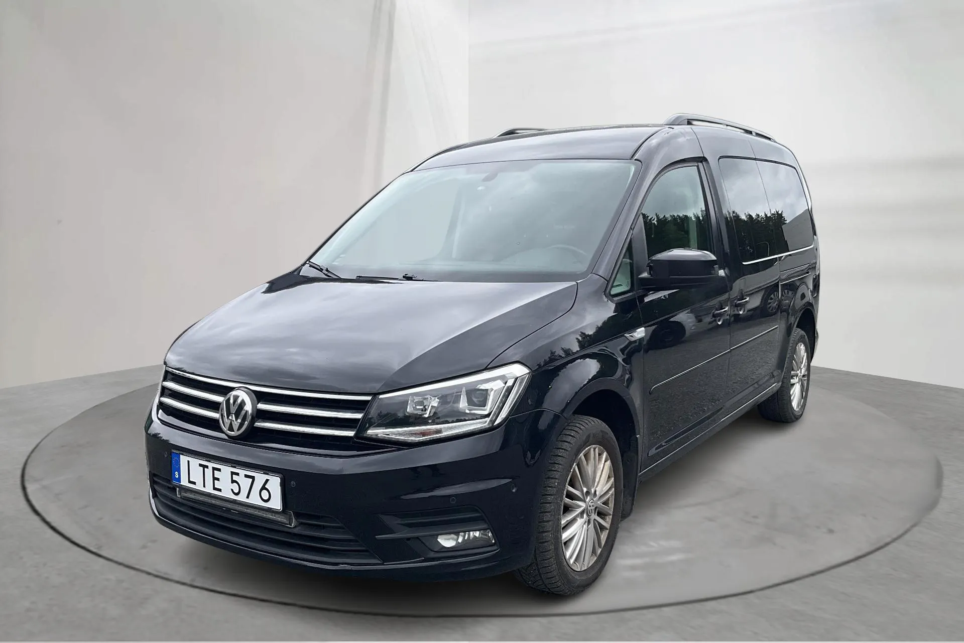 Presentationsfoto 1 av 13: VW Caddy Maxi Life 1.4 TGI (110hk) - 50 948 mil - Automat - svart - 2018