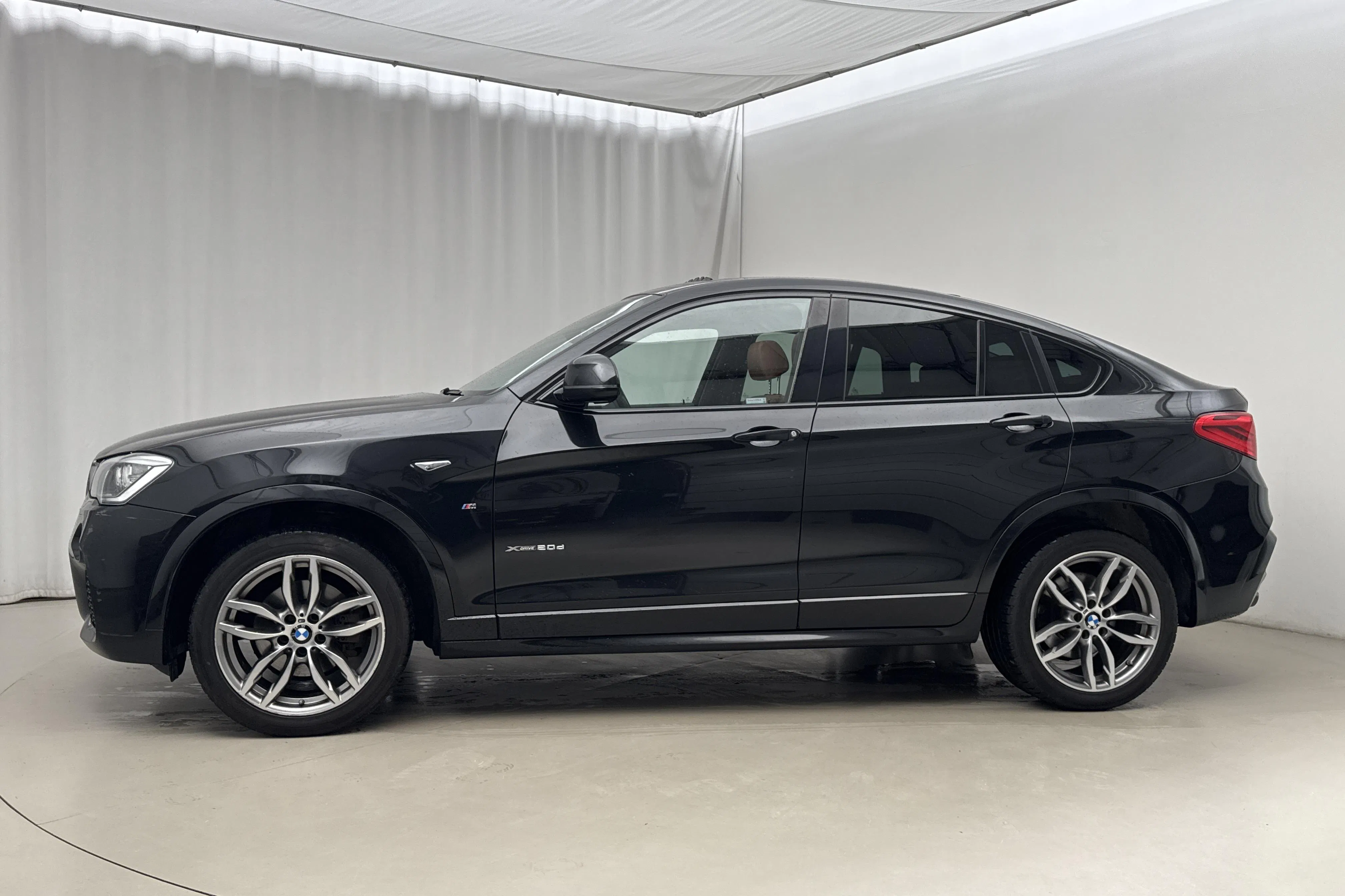 Presentationsfoto 2 av 20: BMW X4 xDrive 20d, F26 (190hk) - 15 540 mil - Automat - svart - 2017