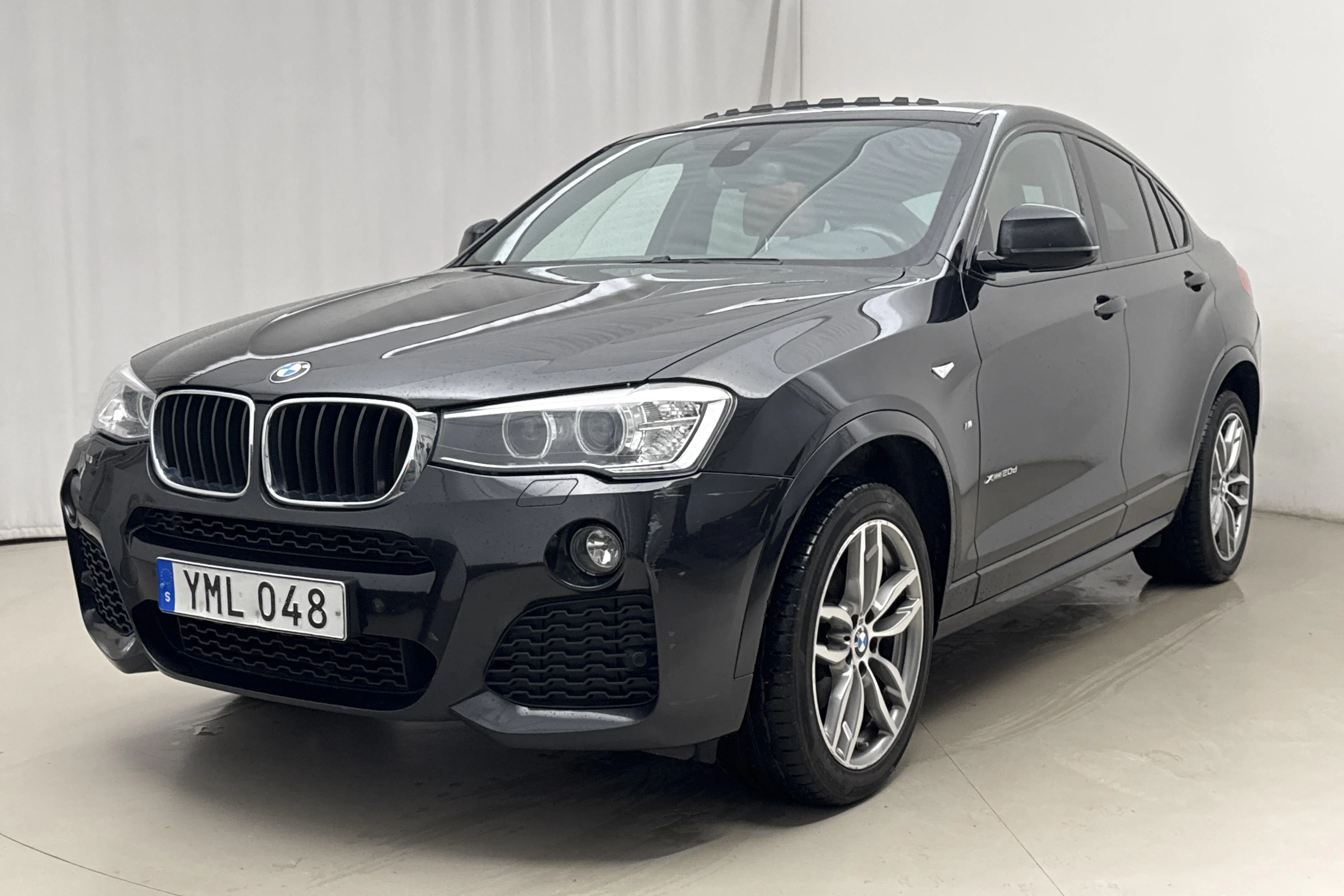 Presentationsfoto 1 av 20: BMW X4 xDrive 20d, F26 (190hk) - 15 540 mil - Automat - svart - 2017