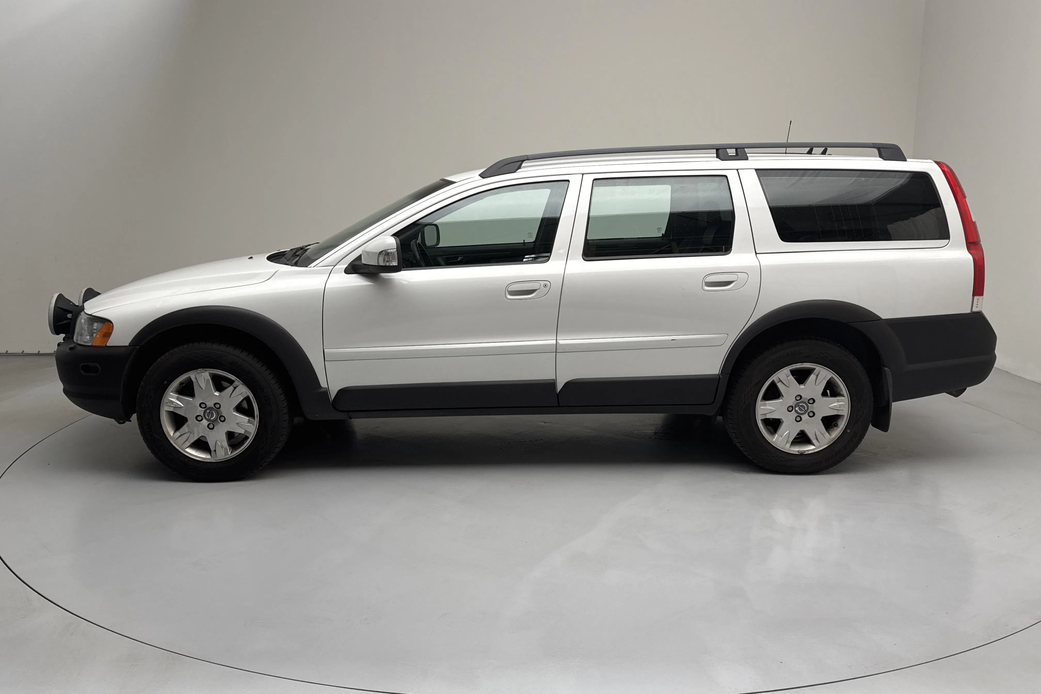 Presentationsfoto 2 av 13: Volvo XC70 D5 (185hk) - 32 061 mil - Automat - vit - 2007