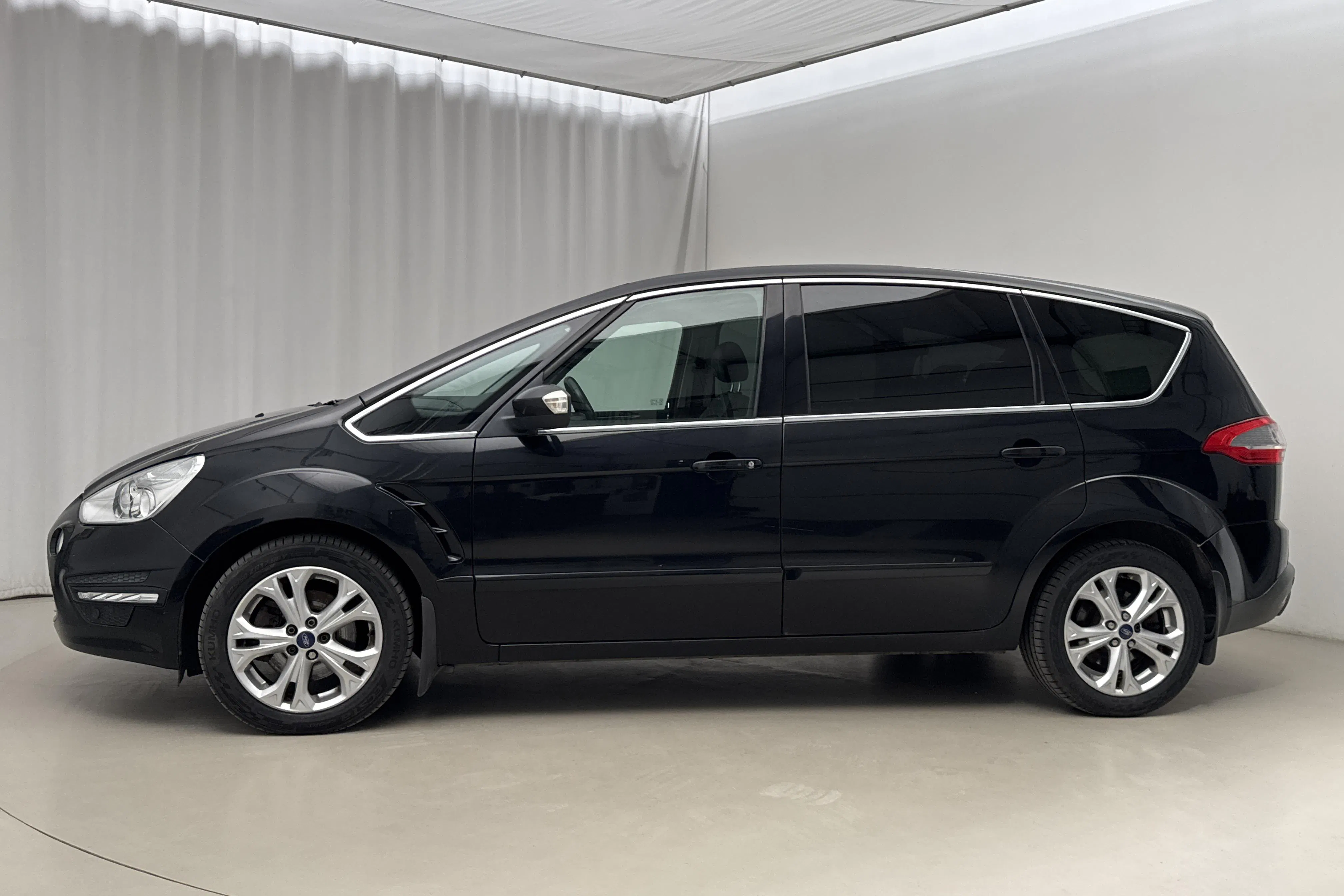 Presentationsfoto 2 av 23: Ford S-MAX 2.2 Duratorq TDCi (200hk) - 11 288 mil - Automat - svart - 2013