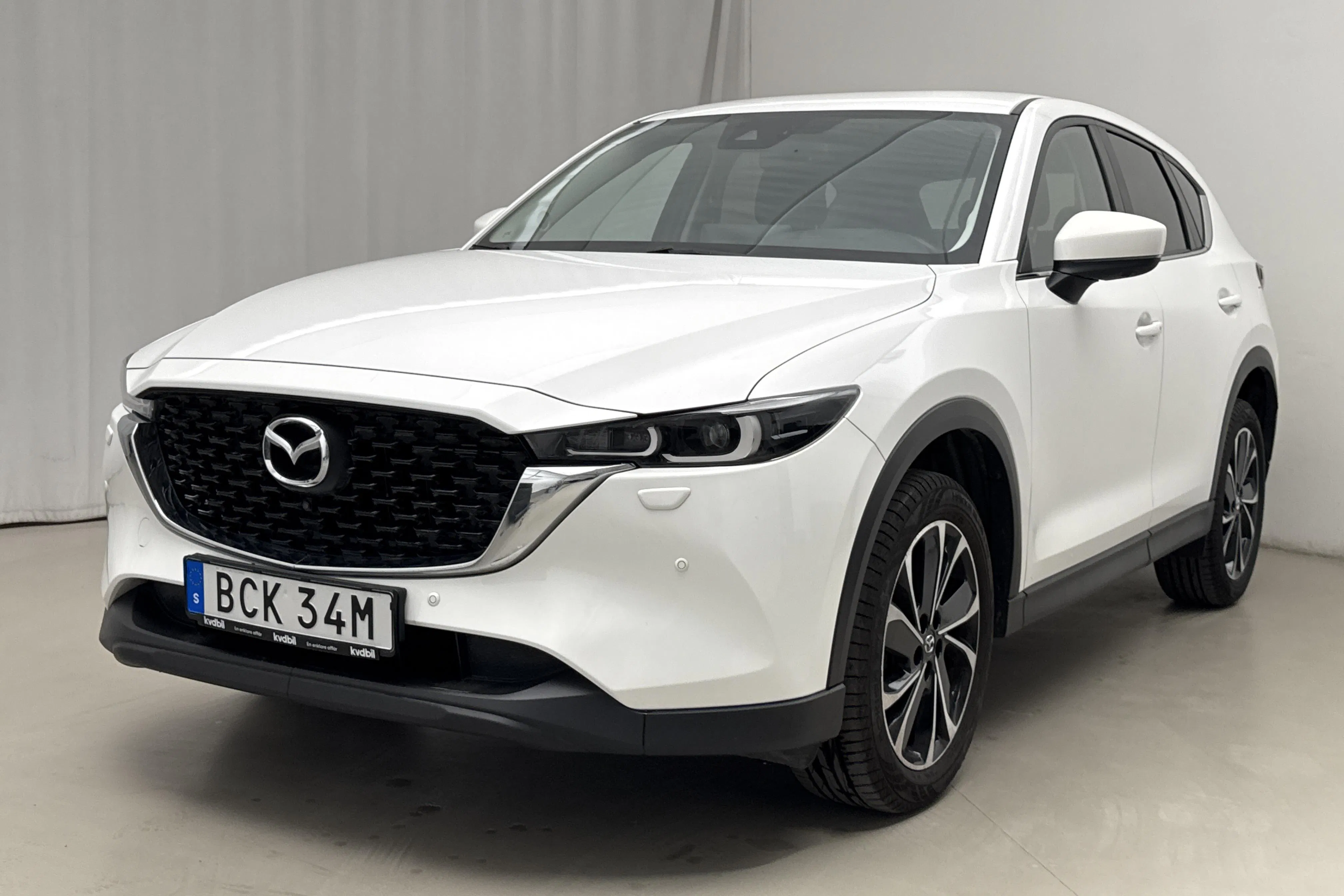 Presentationsfoto 1 av 19: Mazda CX-5 2.0 (165hk) - 9 932 mil - Manuell - vit - 2022